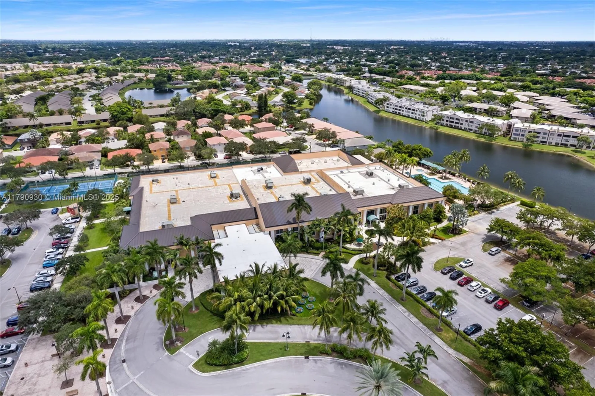 Property Slideshow image 44 of 50 | 9585 n belfort cir # 308, Tamarac, FL, 33321