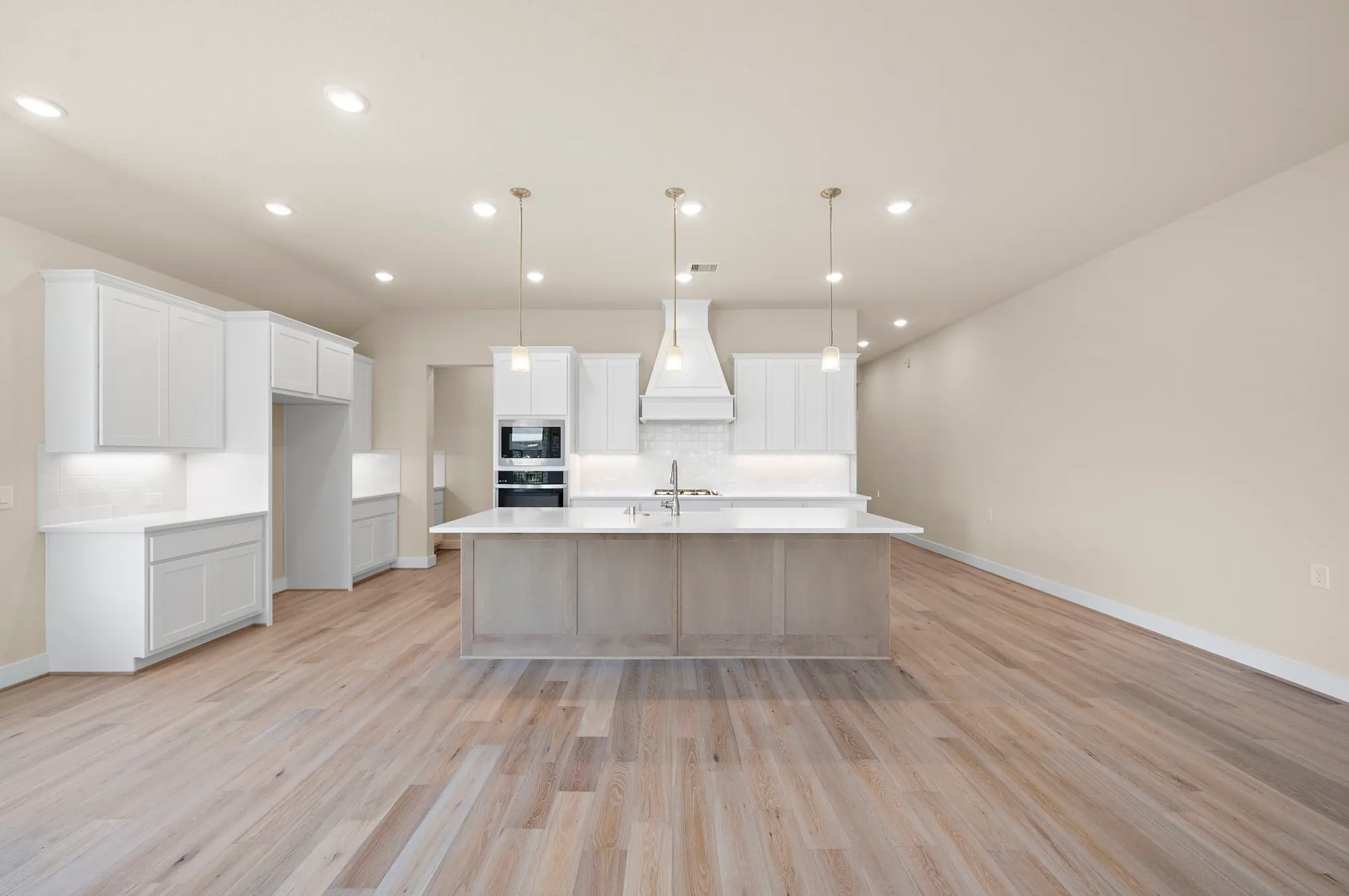 Property Slideshow image 14 of 48 | 14915 lake par cir, Willis, TX, 77318