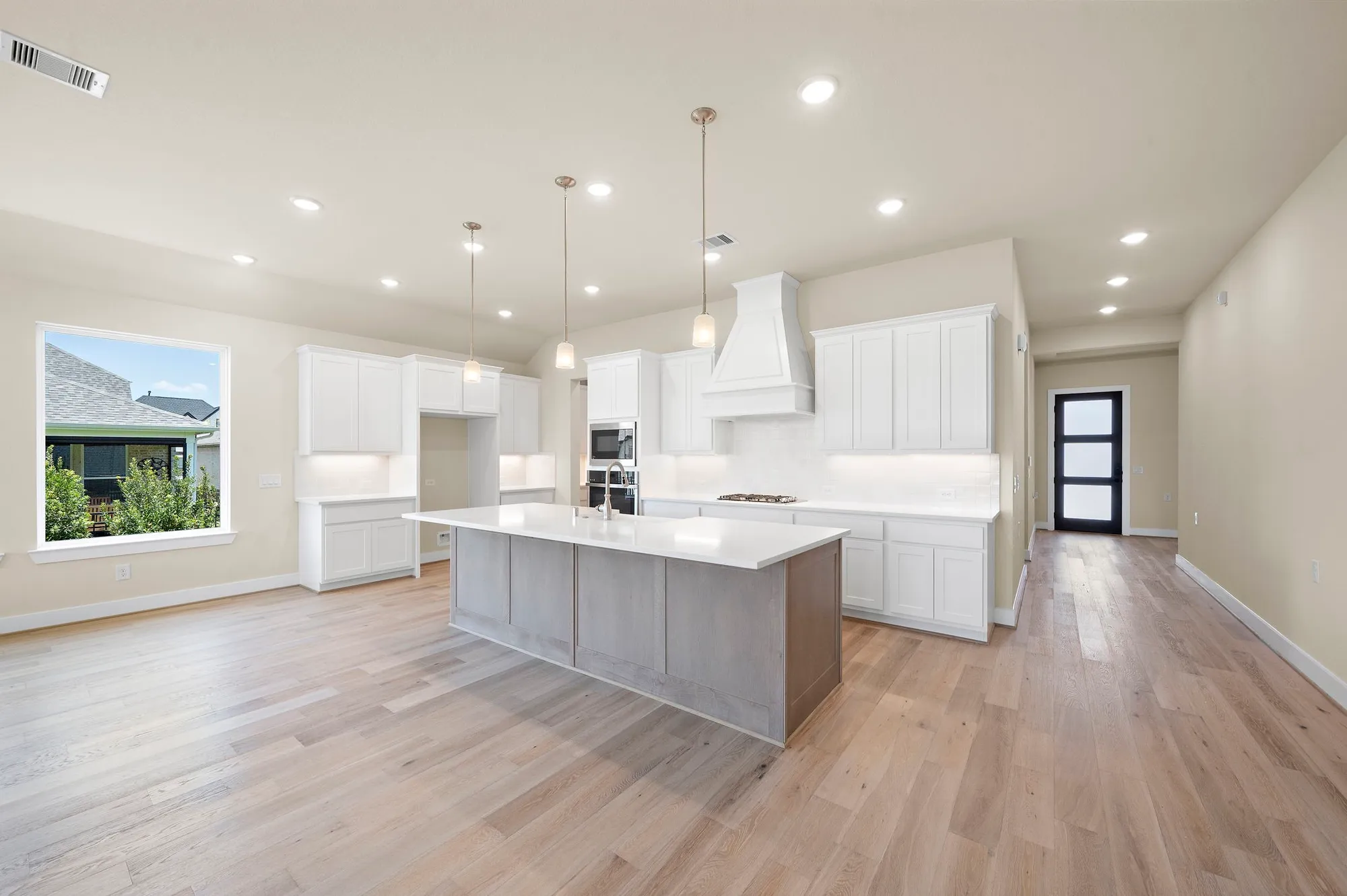 Property Slideshow image 15 of 48 | 14915 lake par cir, Willis, TX, 77318