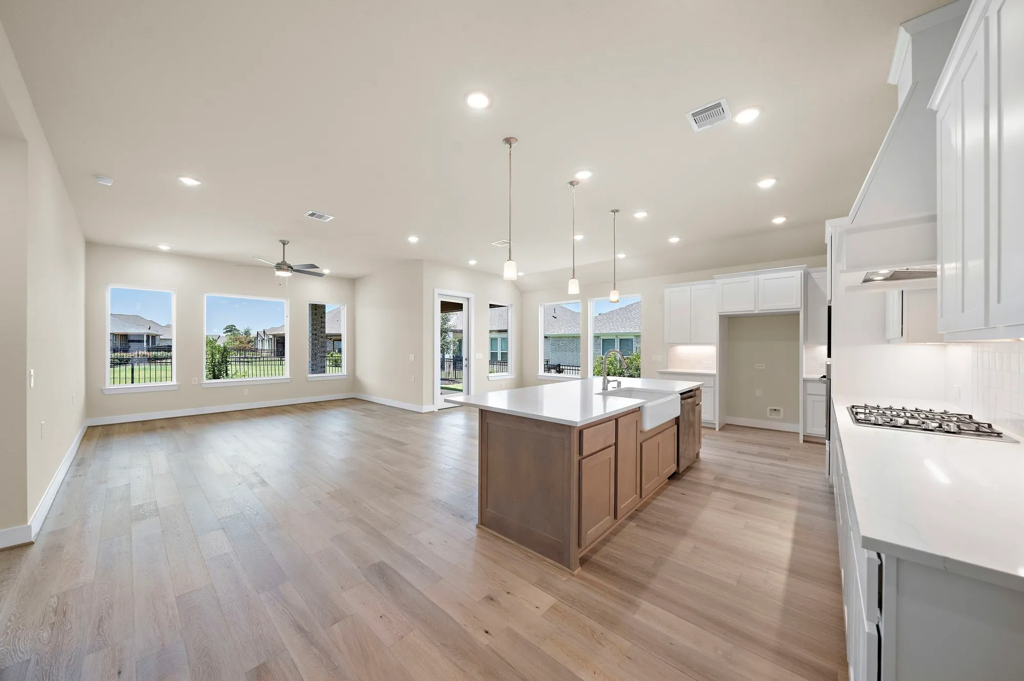 Property Slideshow image 16 of 48 | 14915 lake par cir, Willis, TX, 77318