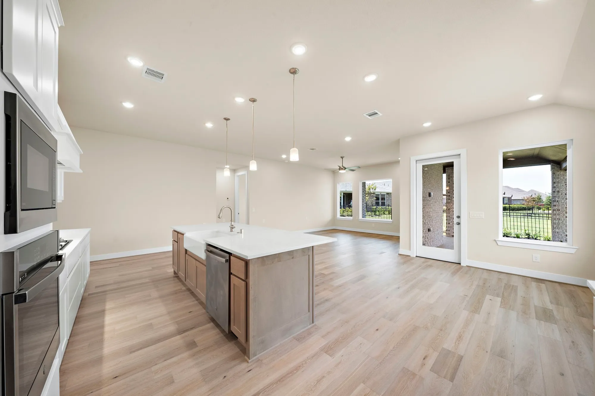 Property Slideshow image 17 of 48 | 14915 lake par cir, Willis, TX, 77318