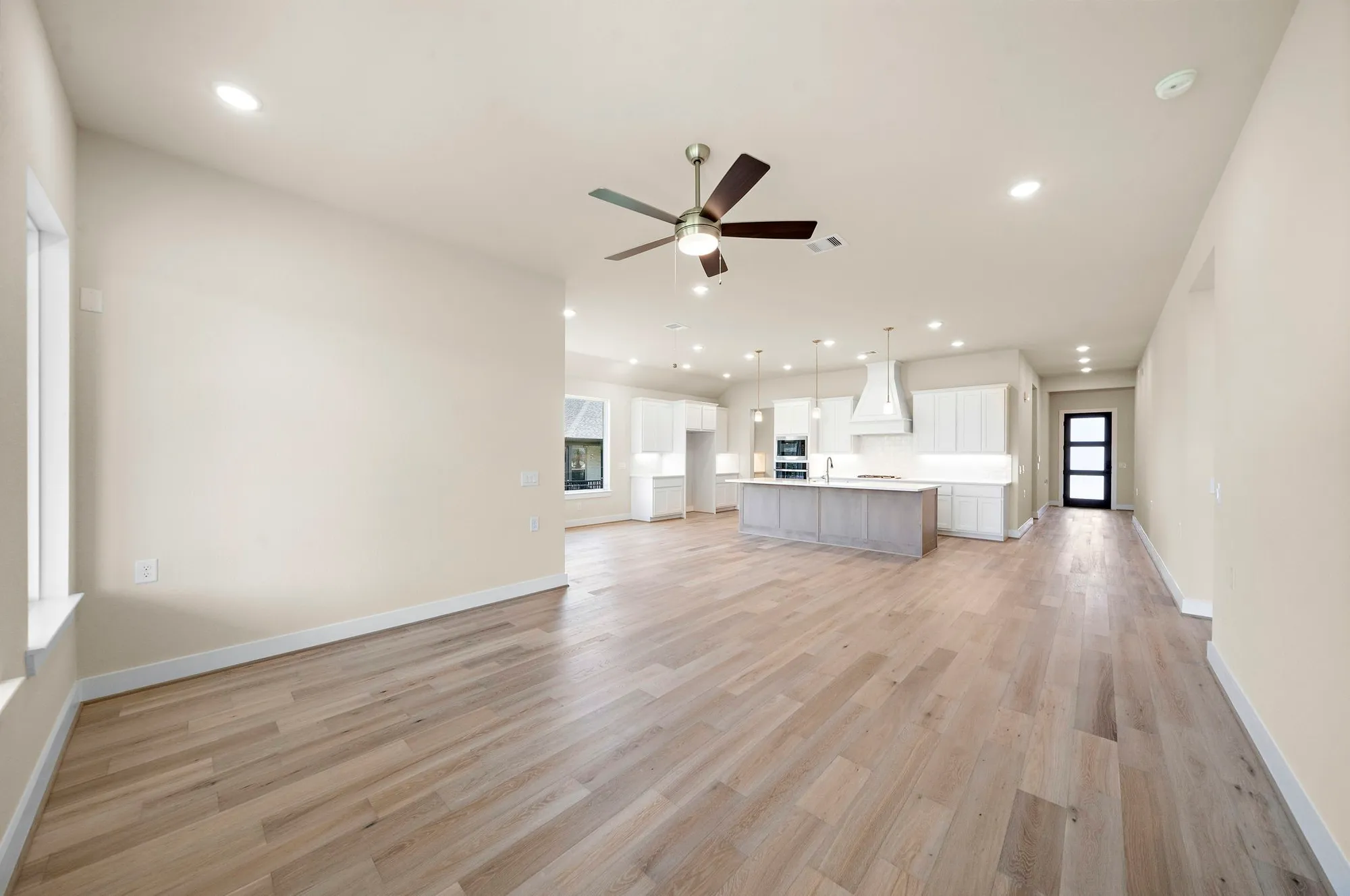 Property Slideshow image 11 of 48 | 14915 lake par cir, Willis, TX, 77318