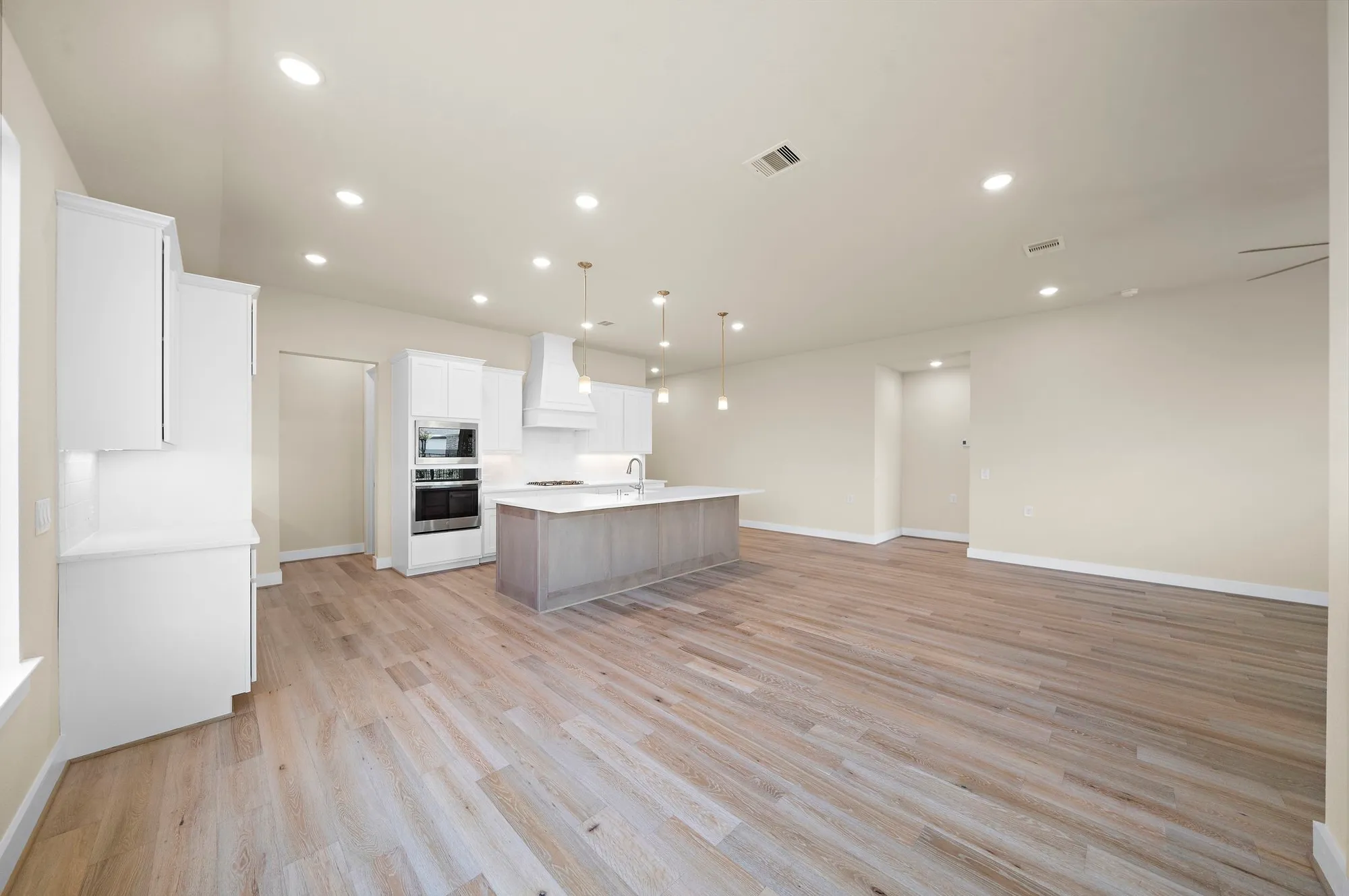 Property Slideshow image 13 of 48 | 14915 lake par cir, Willis, TX, 77318