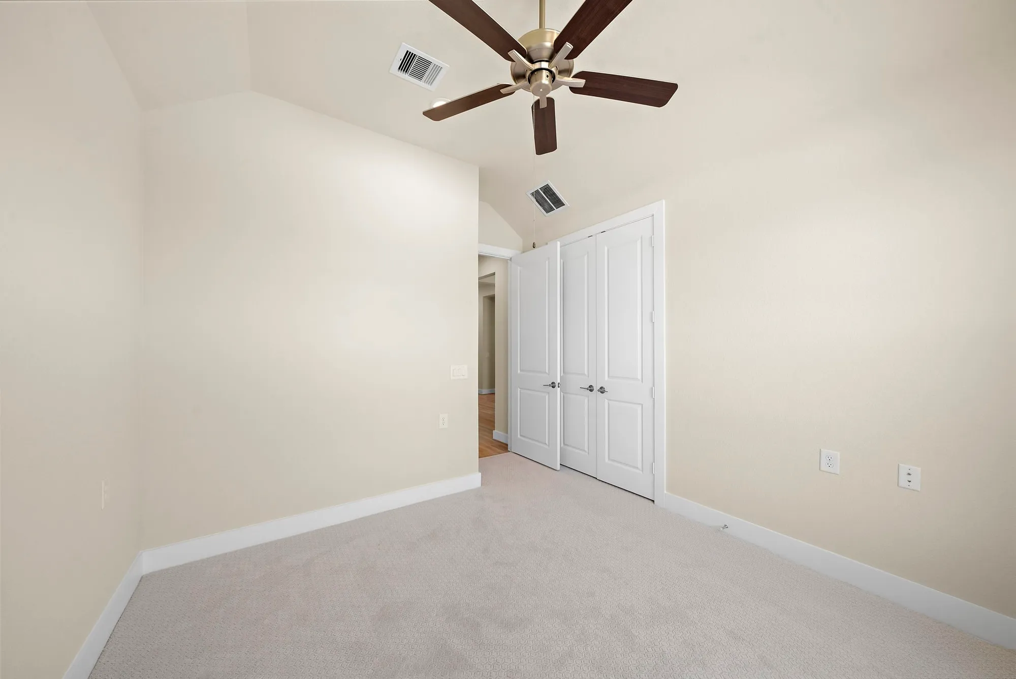 Property Slideshow image 21 of 48 | 14915 lake par cir, Willis, TX, 77318