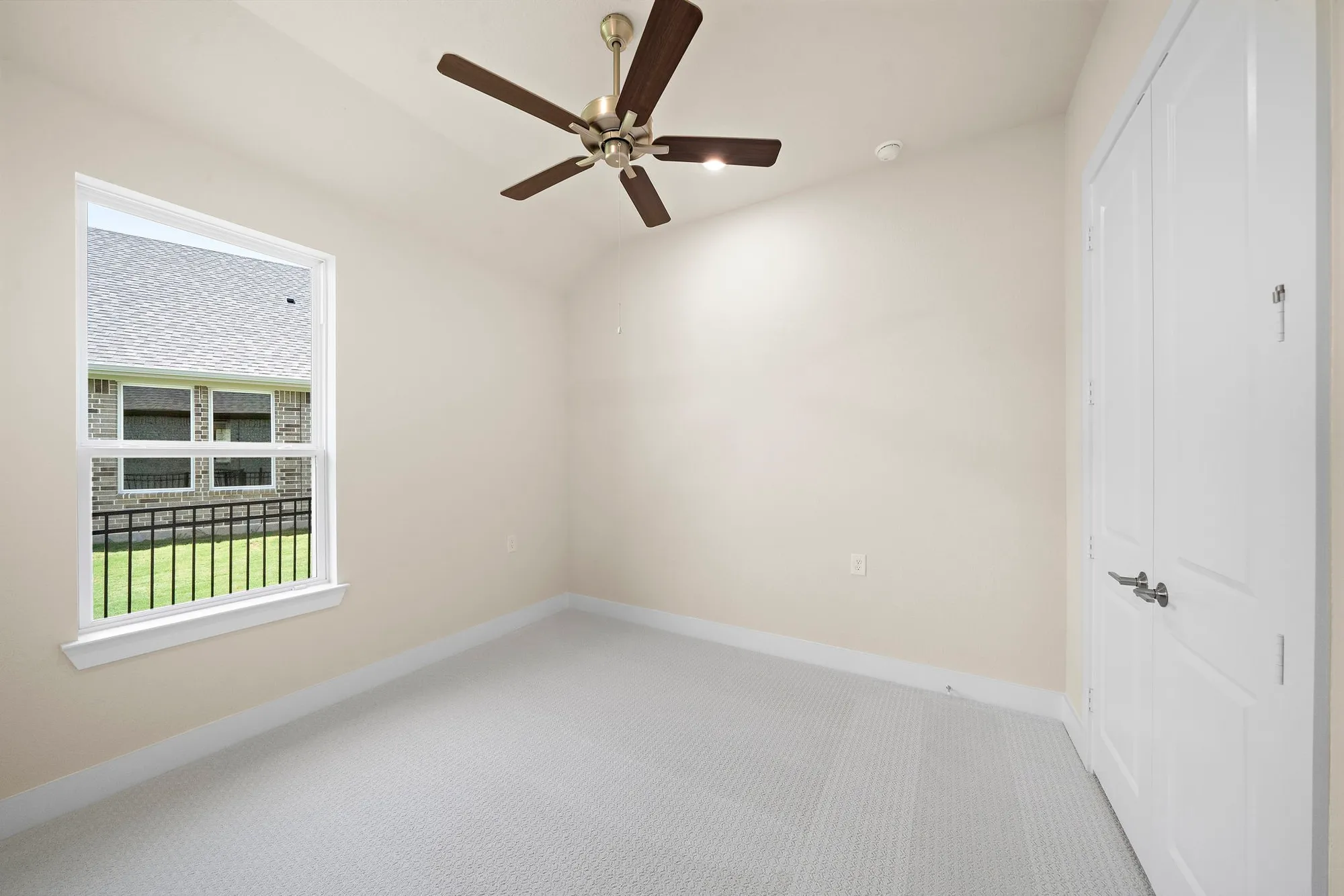 Property Slideshow image 23 of 48 | 14915 lake par cir, Willis, TX, 77318