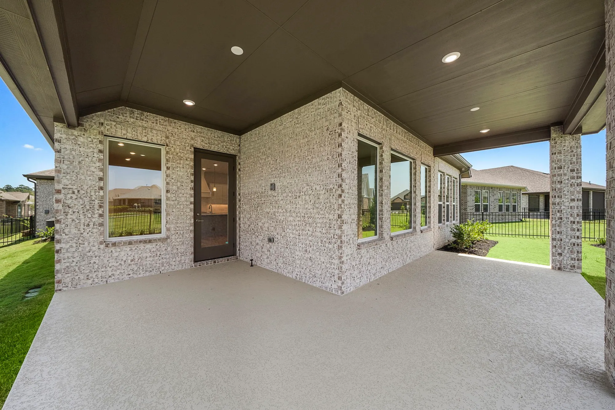 Property Slideshow image 36 of 48 | 14915 lake par cir, Willis, TX, 77318