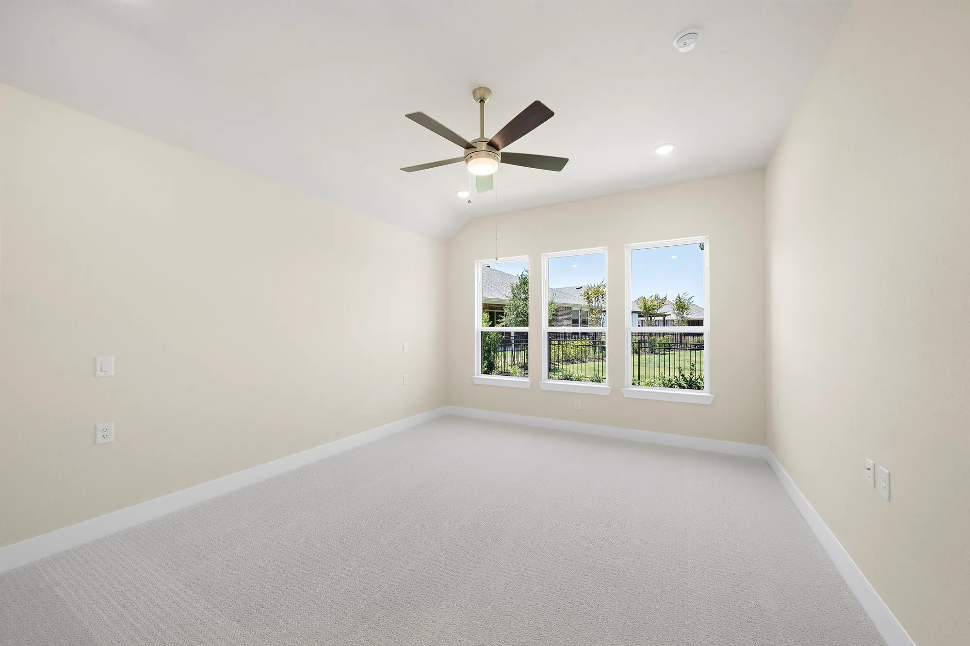 Property Slideshow image 33 of 48 | 14915 lake par cir, Willis, TX, 77318