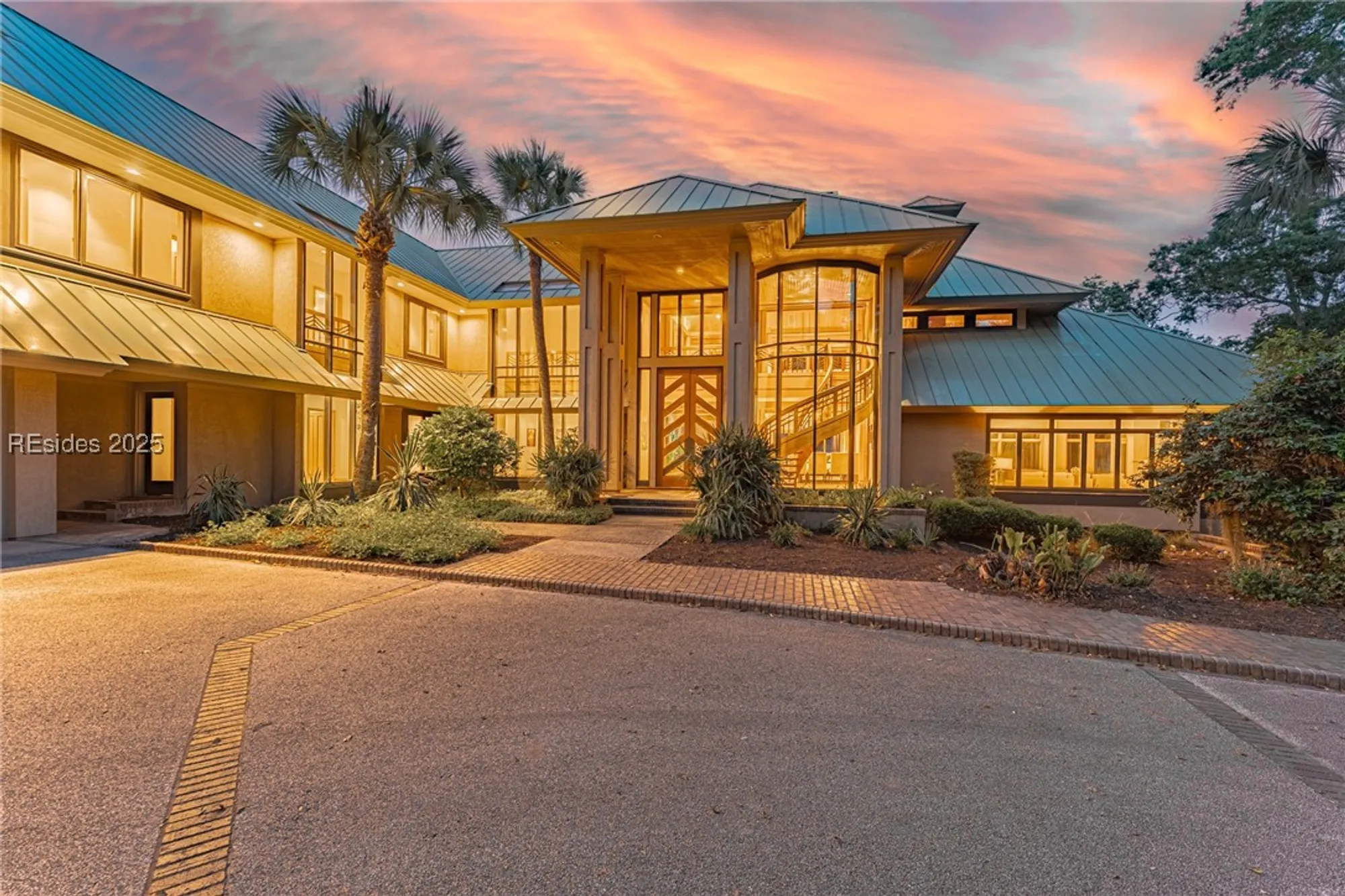 Property Slideshow image 1 of 98 | 16 oyster shell ln, Hilton Head Island, SC, 29926