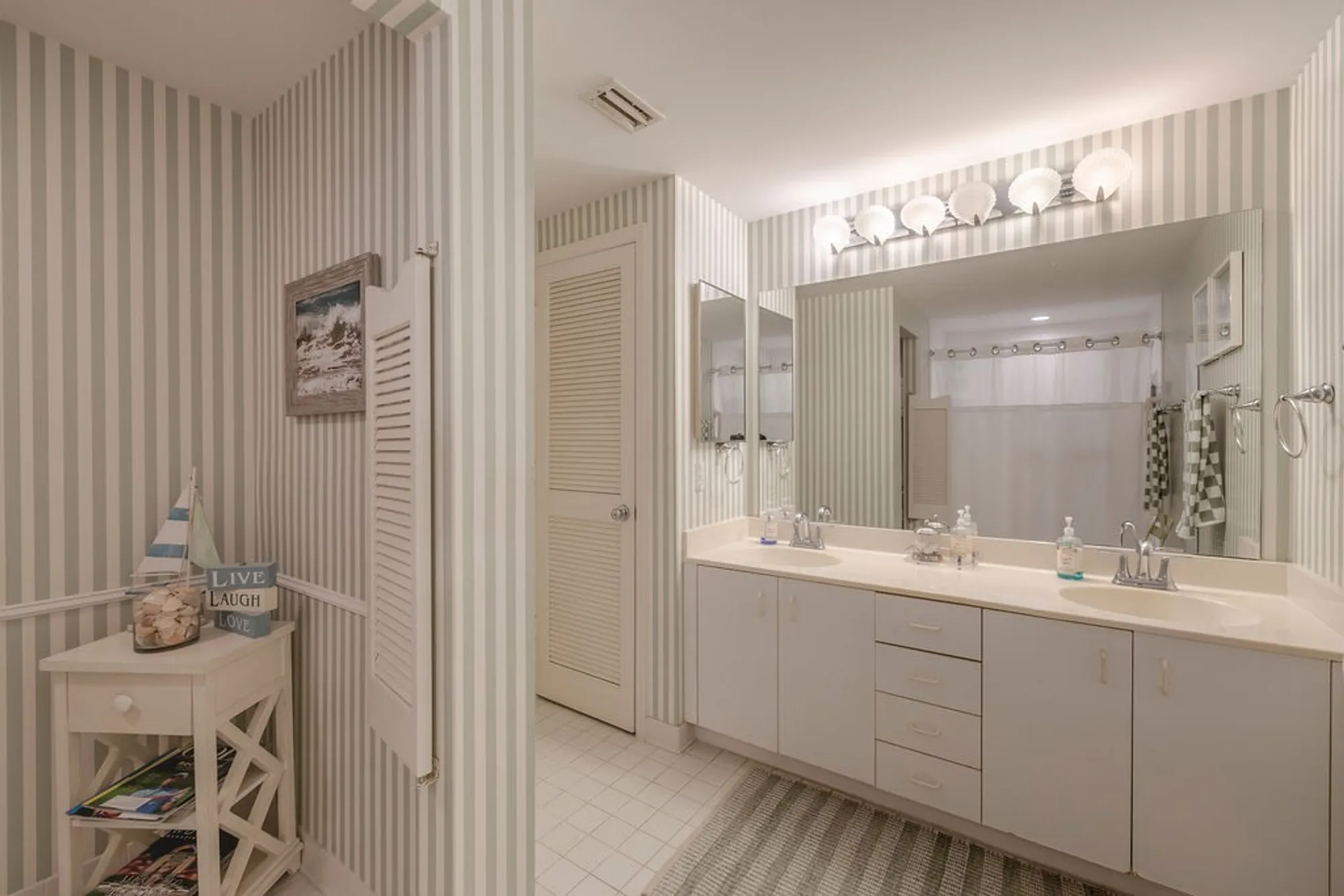 Property Slideshow image 20 of 35 | 5025 harmony cir apt 203, Vero Beach, FL, 32967