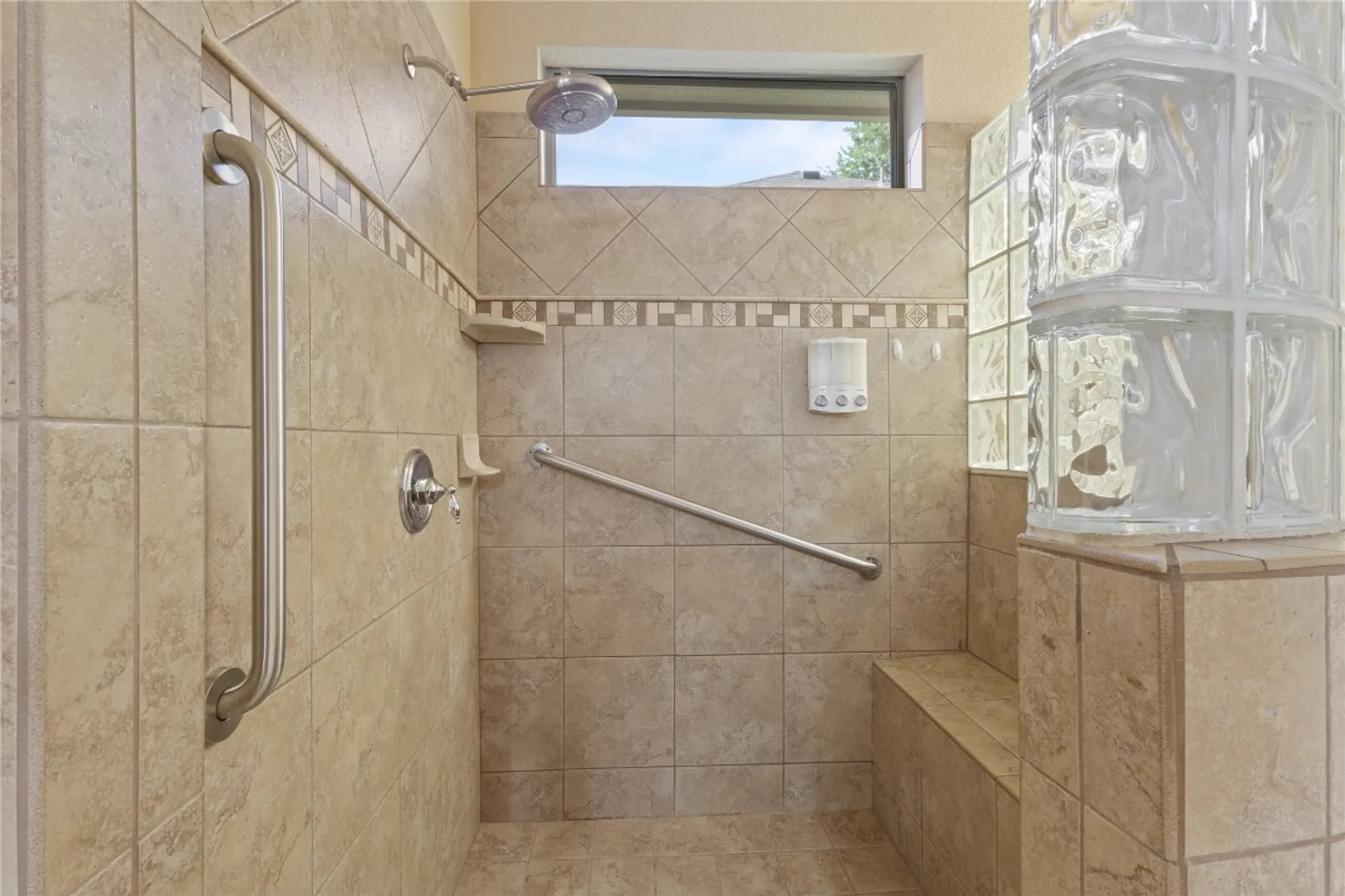 Property Slideshow image 16 of 38 | 1005 fort davis st, Georgetown, TX, 78633