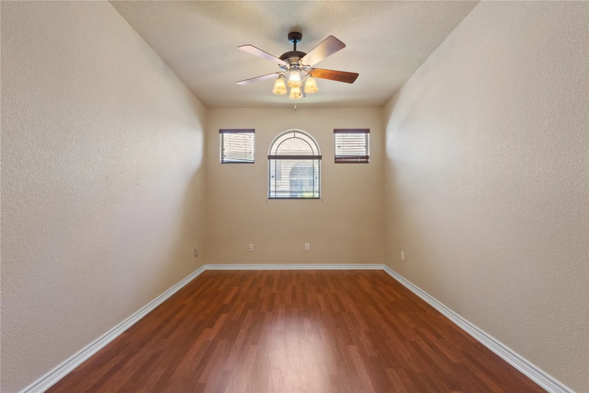 Property Slideshow image 12 of 38 | 1005 fort davis st, Georgetown, TX, 78633
