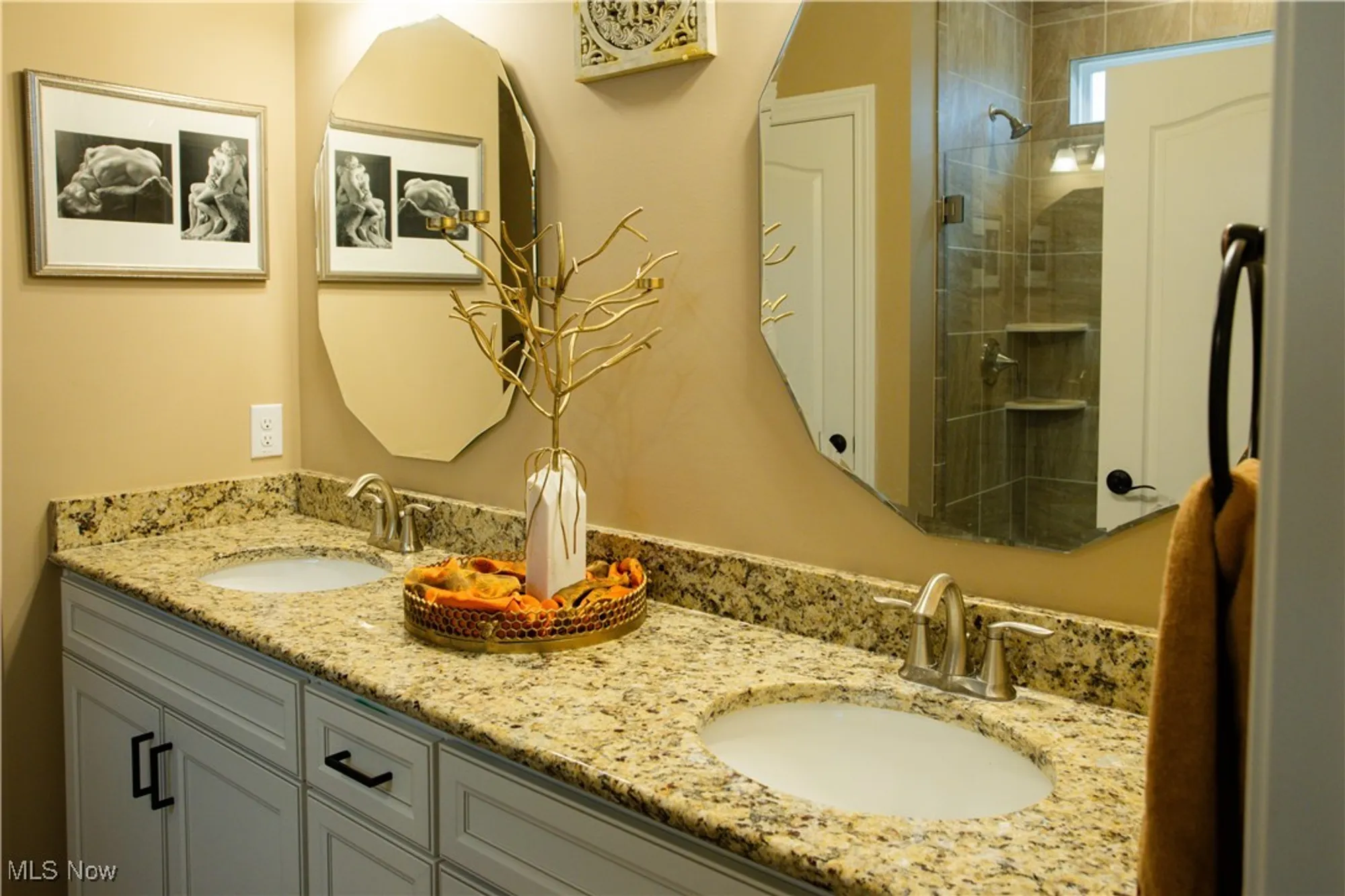 Property Slideshow image 5 of 28 | 601 cedar crest dr, Elyria, OH, 44035