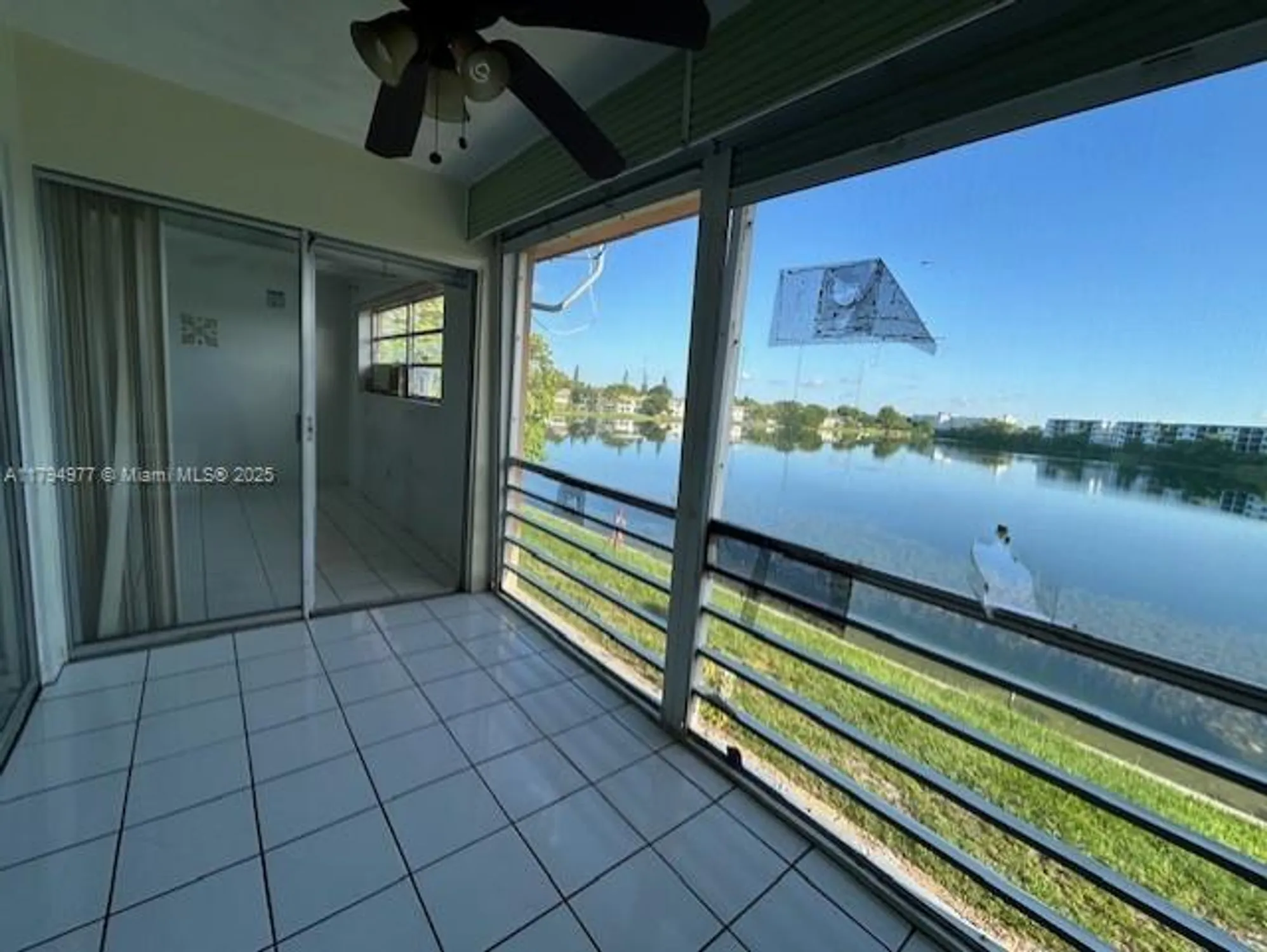 Property Slideshow image 7 of 10 | 285 ne 191st st 2923, Miami, FL, 33179