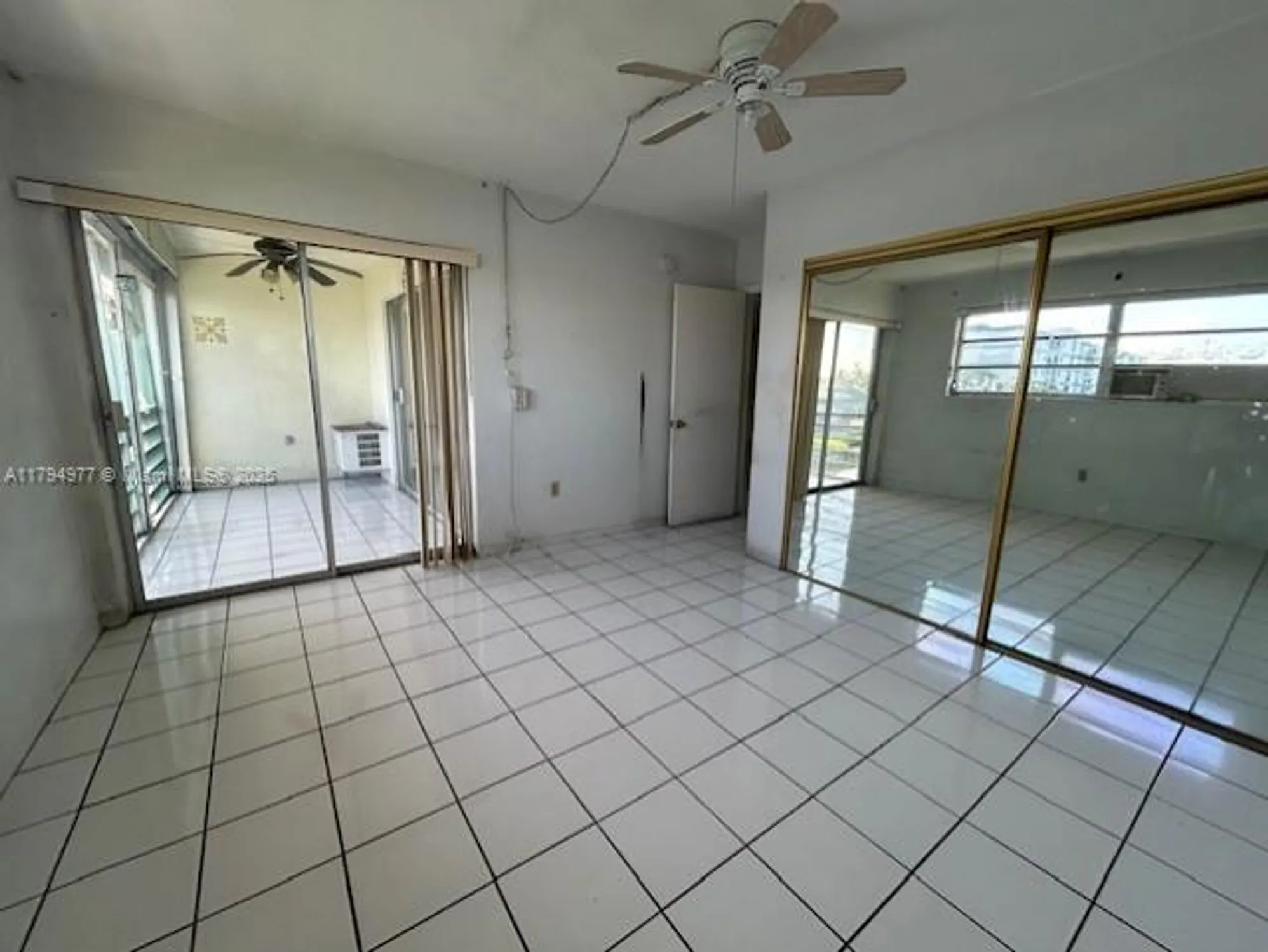 Property Slideshow image 8 of 10 | 285 ne 191st st 2923, Miami, FL, 33179