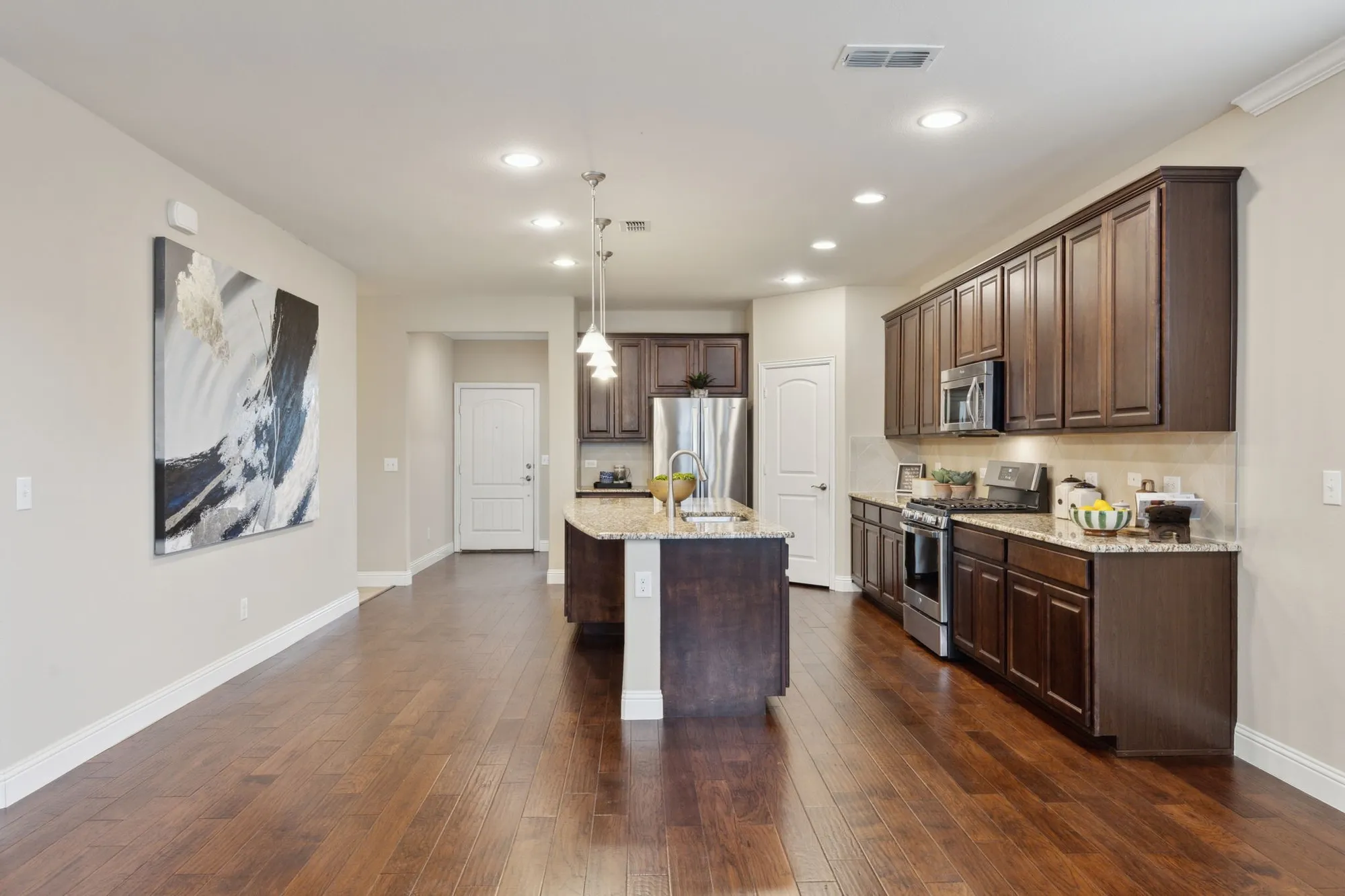 Property Slideshow image 10 of 34 | 6281 paragon dr, Frisco, TX, 75036