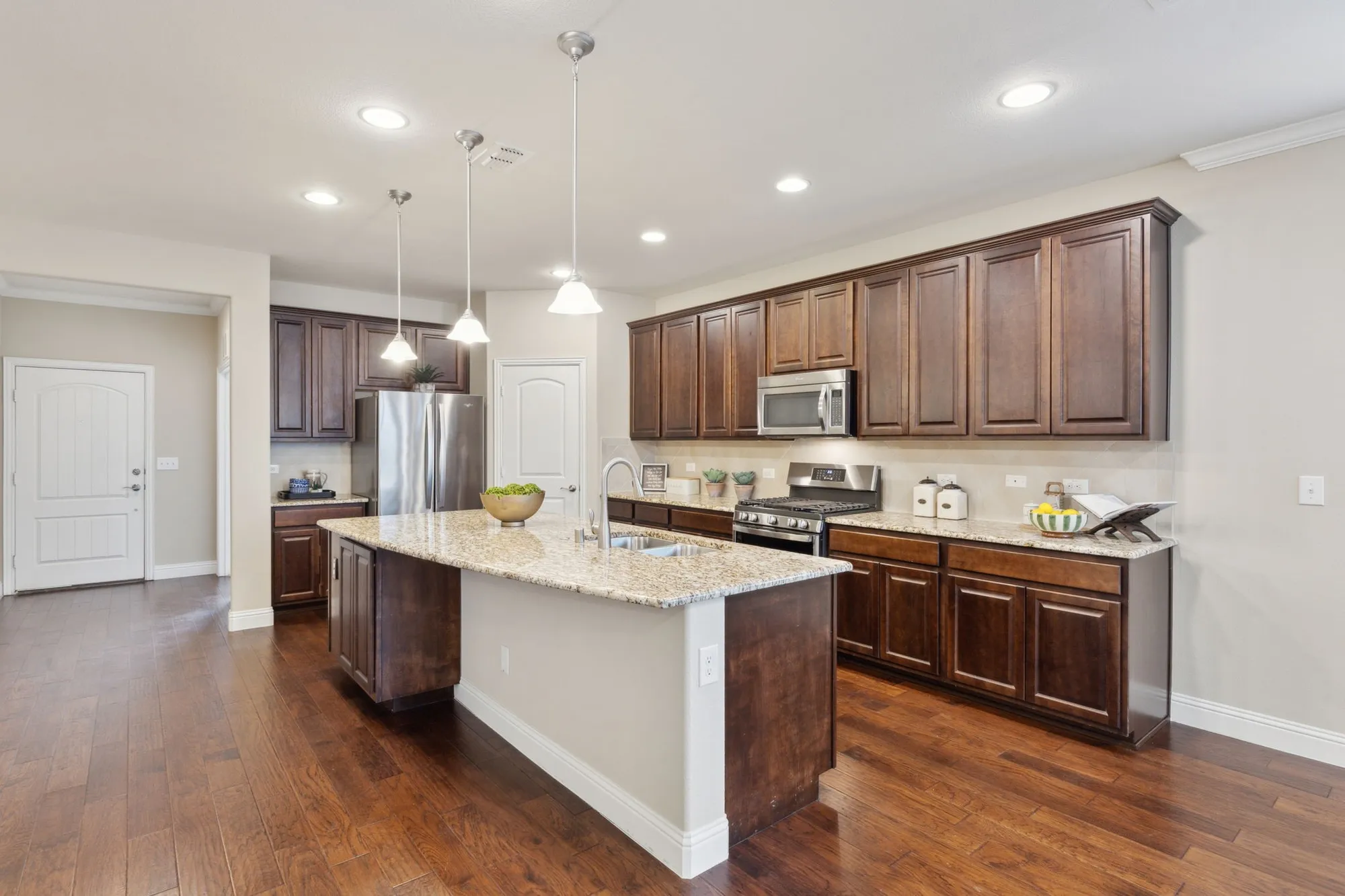 Property Slideshow image 7 of 34 | 6281 paragon dr, Frisco, TX, 75036