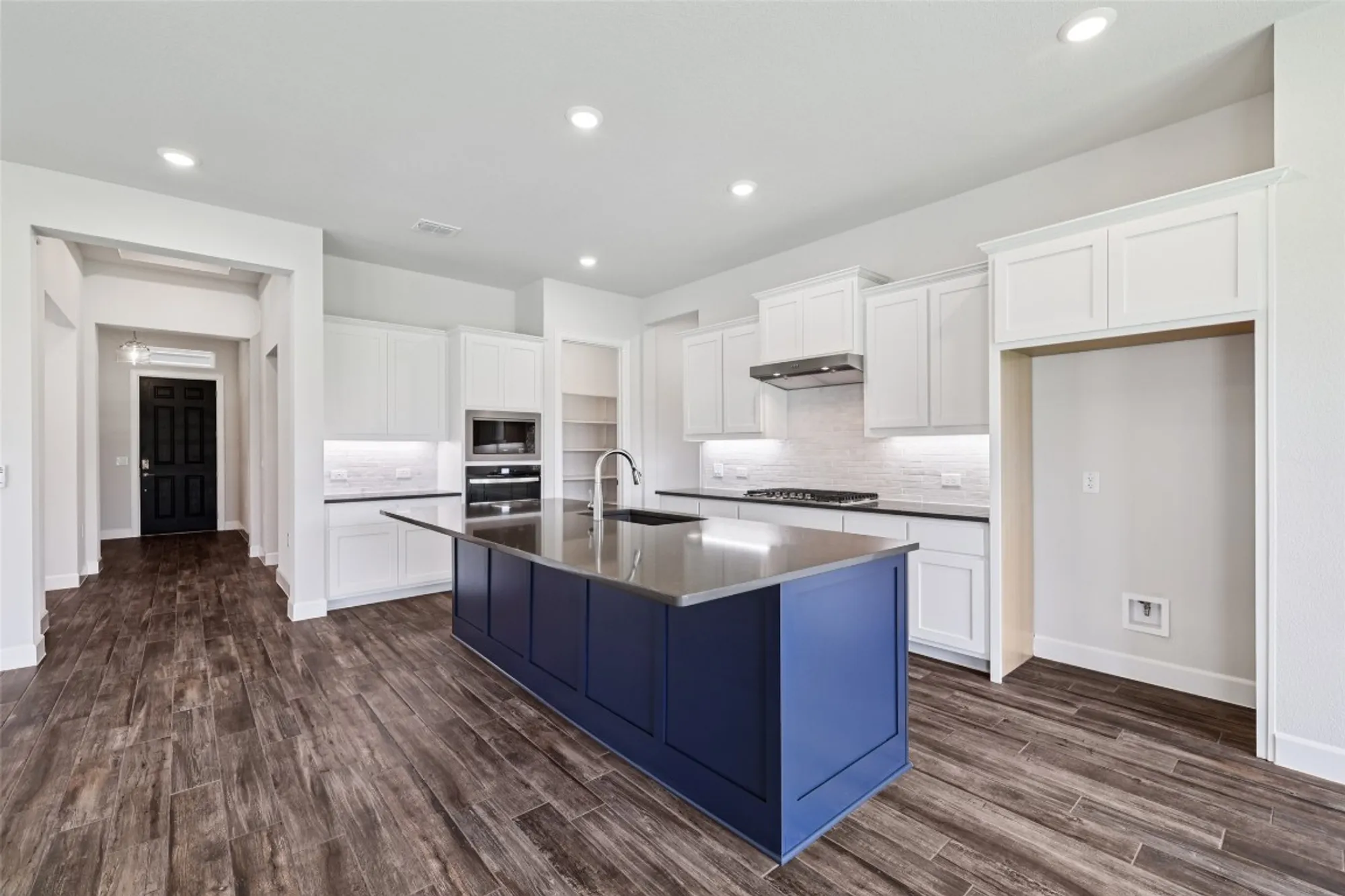 Property Slideshow image 9 of 26 | 329 sweeping sage ln, San Marcos, TX, 78666