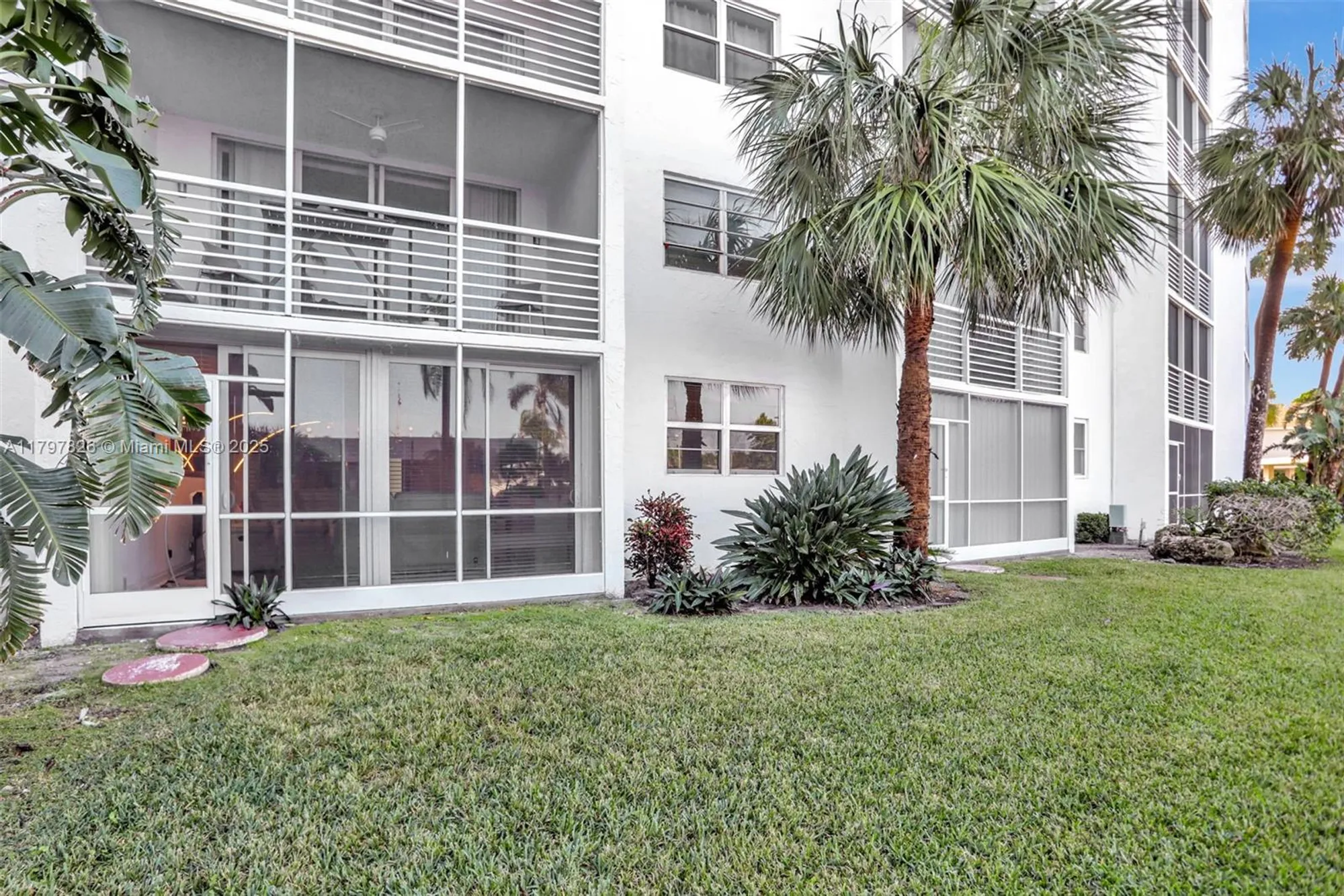 Property Slideshow image 24 of 37 | 2731 ne 14th street cswy 115, Pompano Beach, FL, 33062