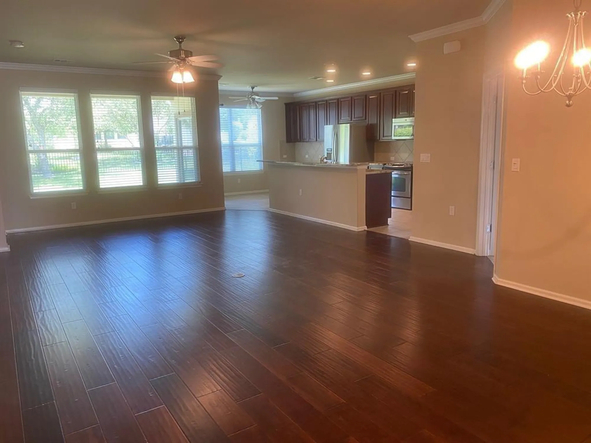 Property Slideshow image 4 of 34 | 721 independence creek ln, Georgetown, TX, 78633