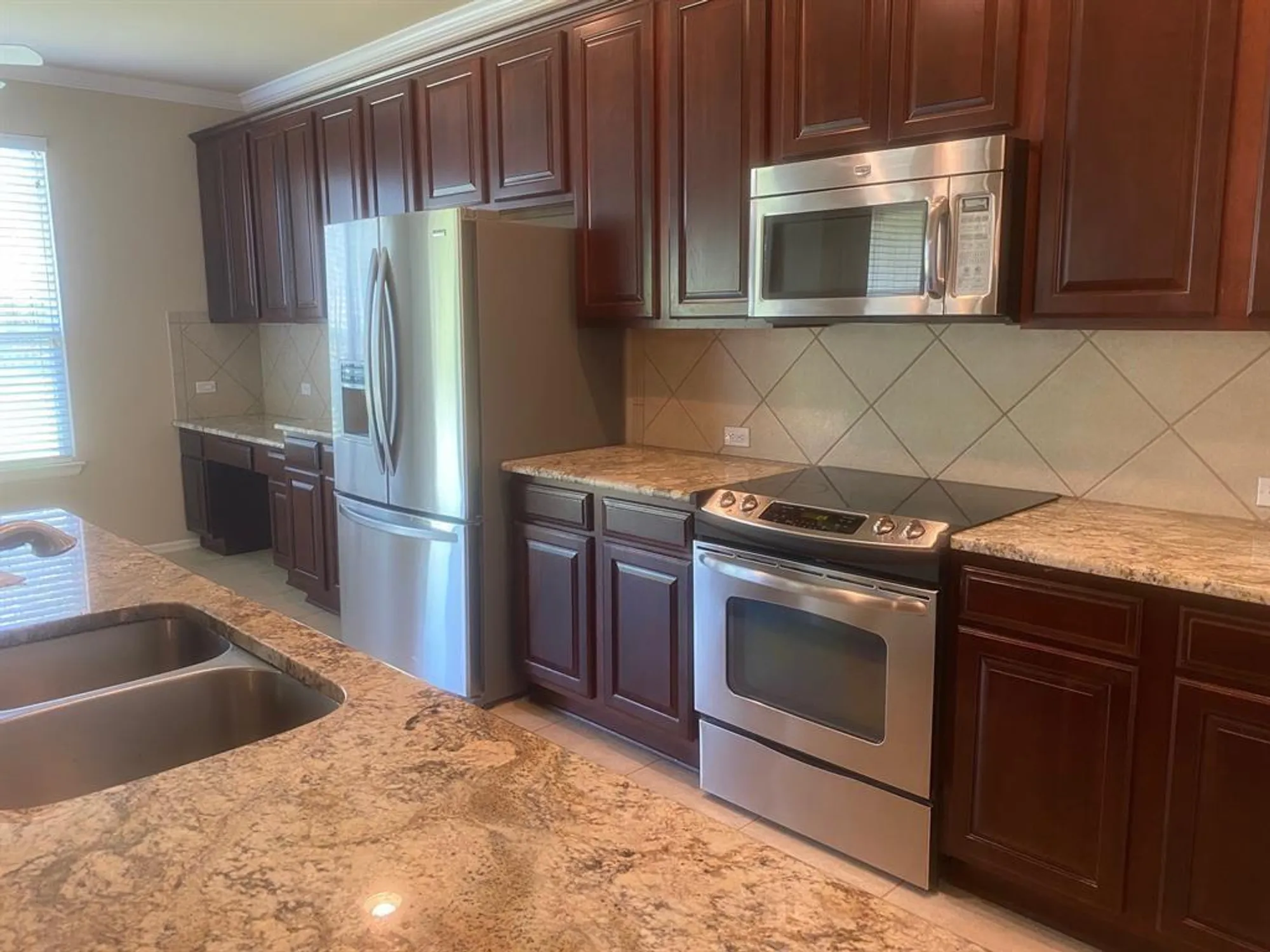 Property Slideshow image 6 of 34 | 721 independence creek ln, Georgetown, TX, 78633