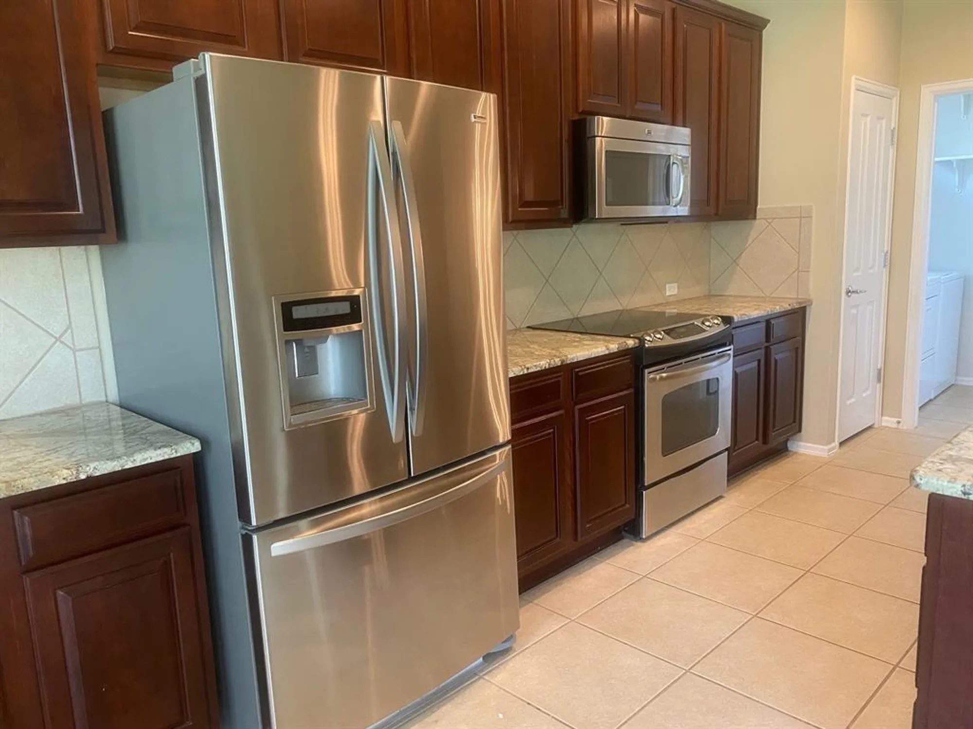 Property Slideshow image 9 of 34 | 721 independence creek ln, Georgetown, TX, 78633