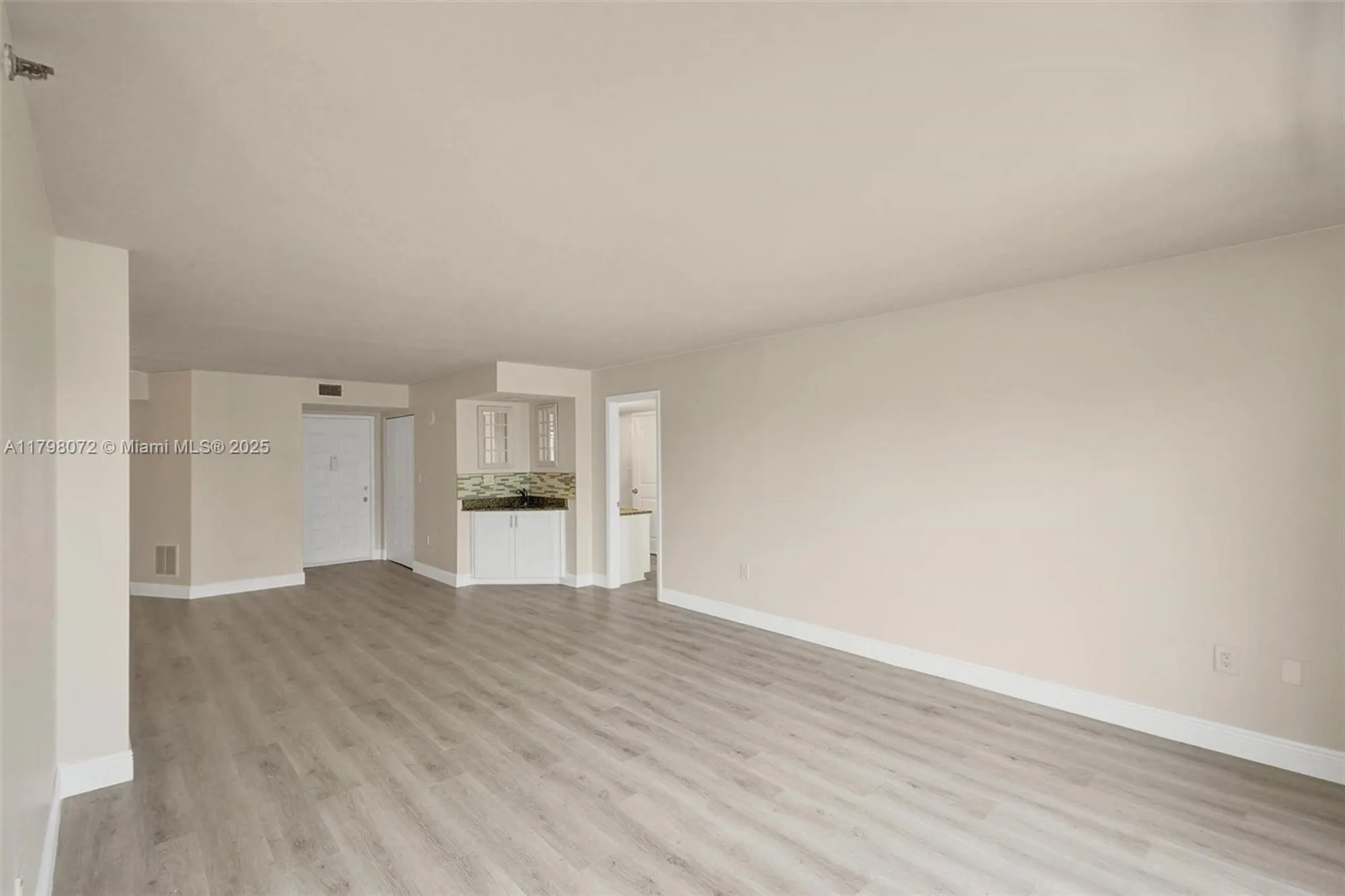 Property Slideshow image 12 of 58 | 1201 s ocean dr apt 316s, Hollywood, FL, 33019