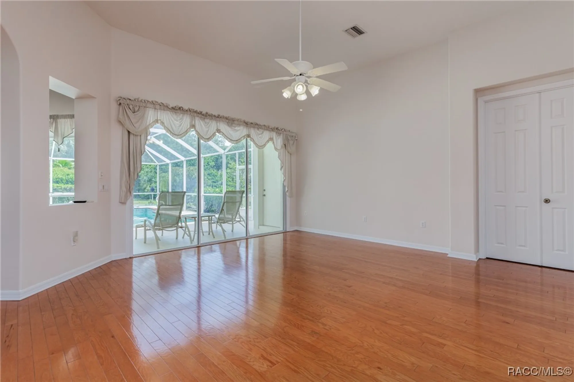 Property Slideshow image 11 of 58 | 361 w greenberg ct, Hernando, FL, 34442