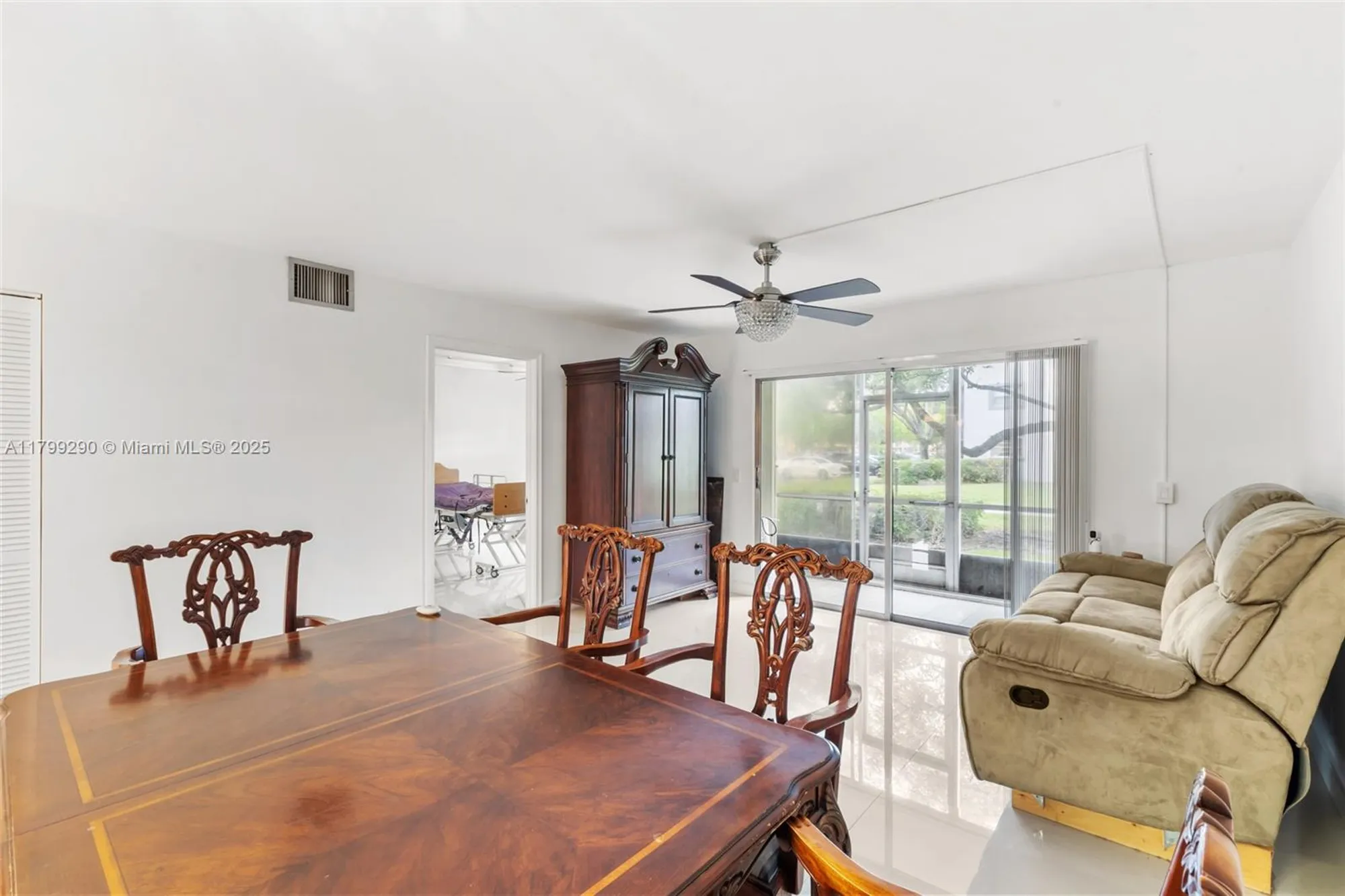 Property Slideshow image 12 of 28 | 12501 sw 14th st apt 108r, Pembroke Pines, FL, 33027