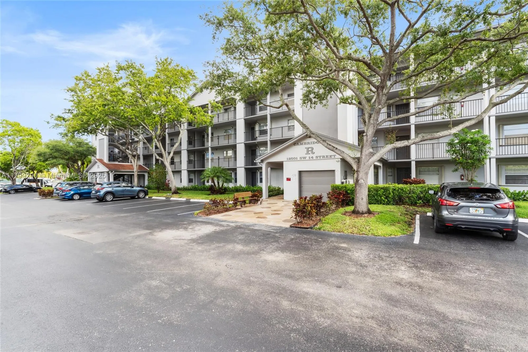Property Slideshow image 4 of 28 | 12501 sw 14th st apt 108r, Pembroke Pines, FL, 33027