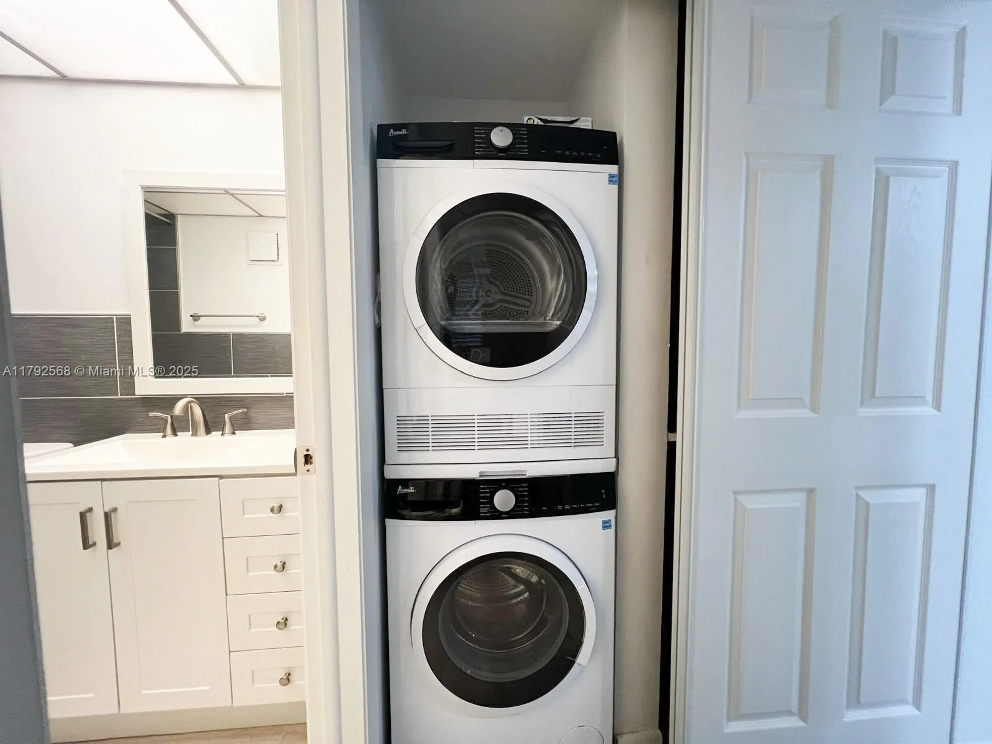 Property Slideshow image 11 of 42 | 7950 w mcnab rd 222, Tamarac, FL, 33321