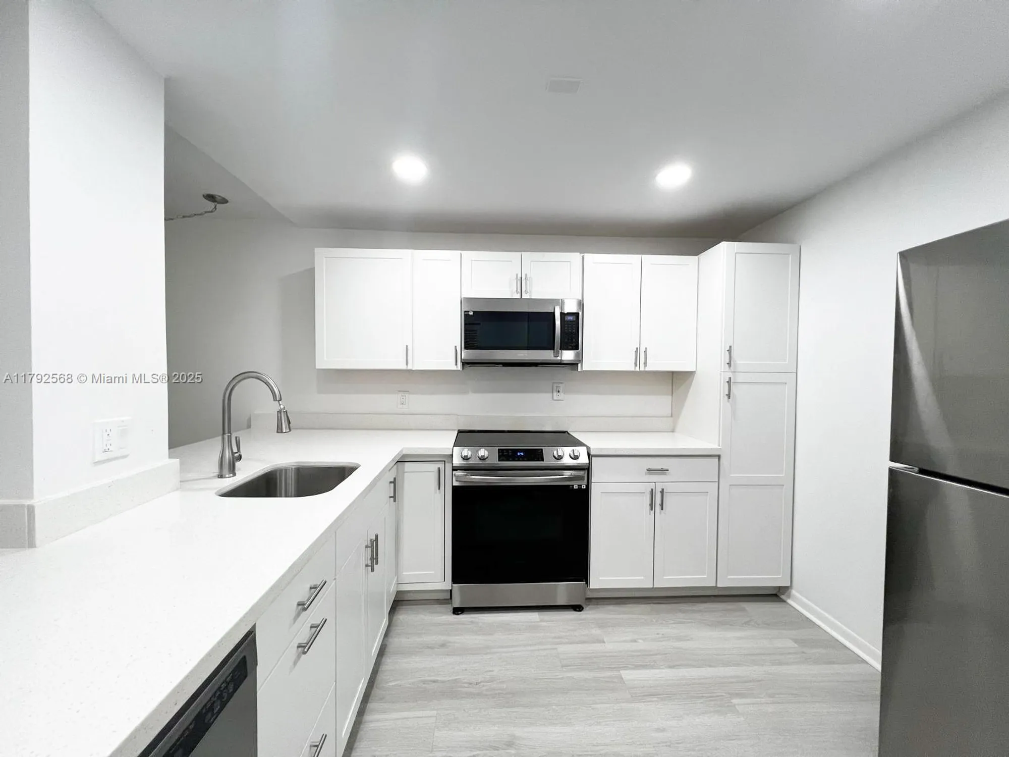 Property Slideshow image 3 of 42 | 7950 w mcnab rd 222, Tamarac, FL, 33321