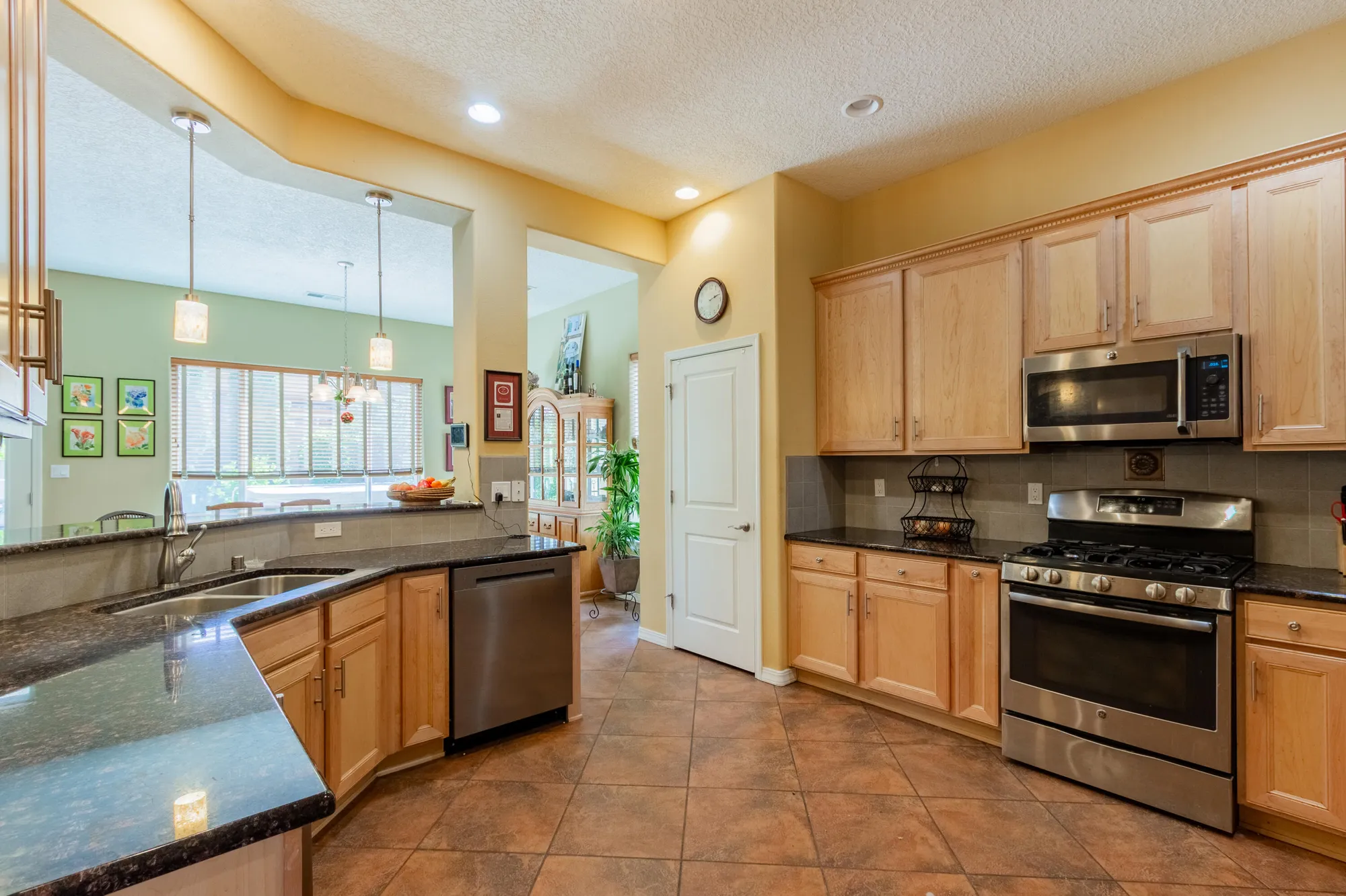 Property Slideshow image 13 of 35 | 301 zuni river cir, Los Lunas, NM, 87031