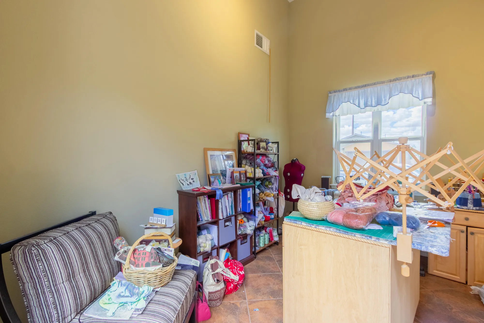 Property Slideshow image 7 of 35 | 301 zuni river cir, Los Lunas, NM, 87031