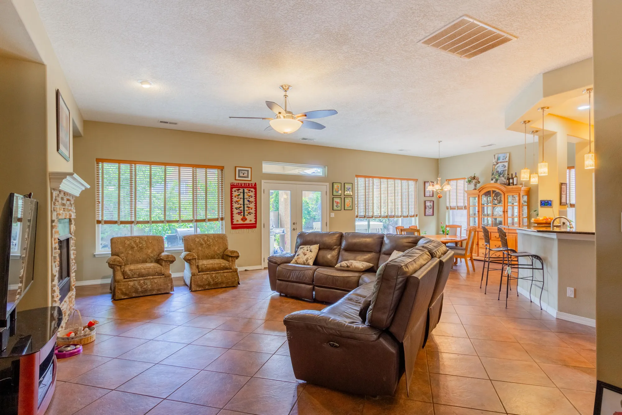 Property Slideshow image 8 of 35 | 301 zuni river cir, Los Lunas, NM, 87031