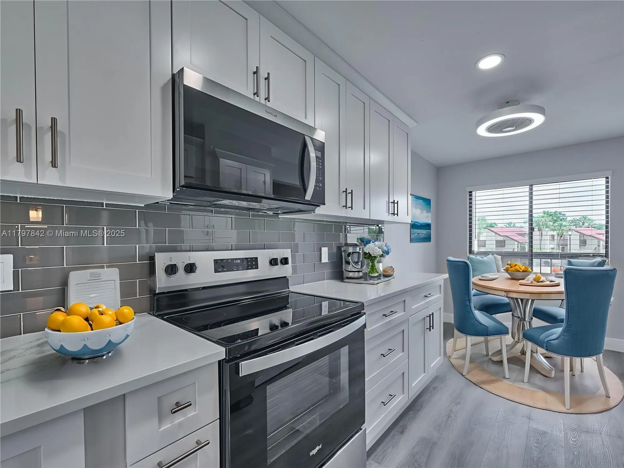 Property Slideshow image 10 of 76 | 5380 cedar lake dr 204, Boynton Beach, FL, 33437