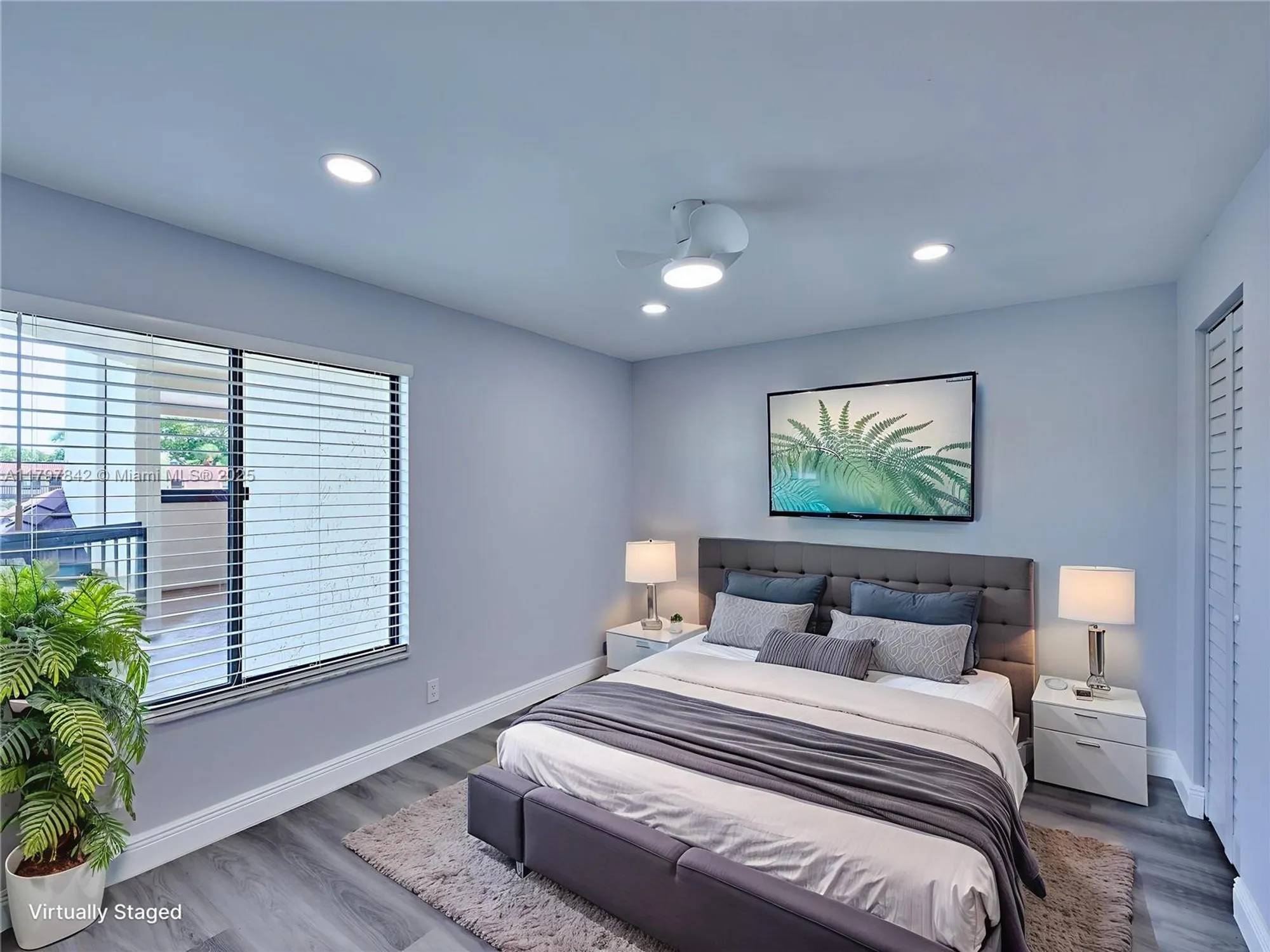 Property Slideshow image 11 of 76 | 5380 cedar lake dr 204, Boynton Beach, FL, 33437
