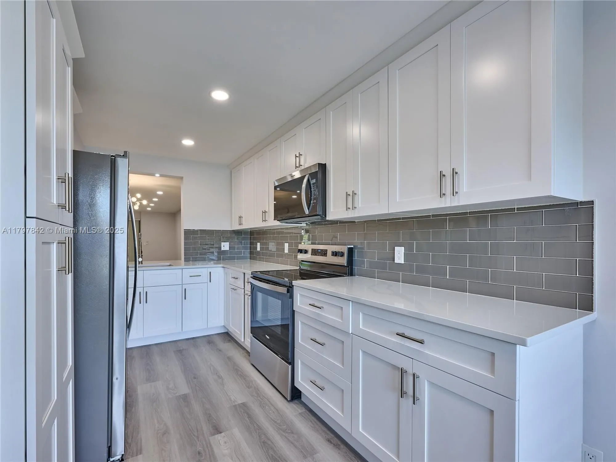 Property Slideshow image 13 of 76 | 5380 cedar lake dr 204, Boynton Beach, FL, 33437