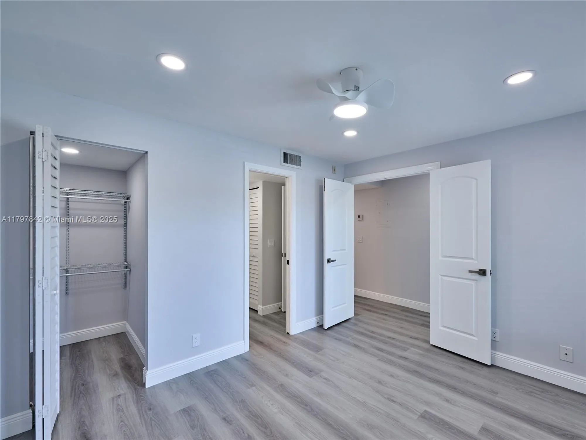 Property Slideshow image 26 of 76 | 5380 cedar lake dr 204, Boynton Beach, FL, 33437