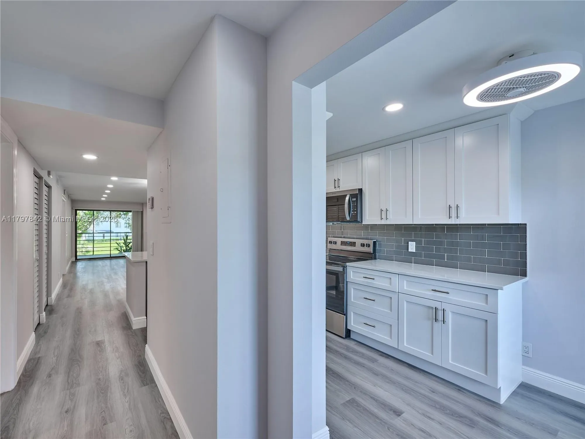 Property Slideshow image 27 of 76 | 5380 cedar lake dr 204, Boynton Beach, FL, 33437