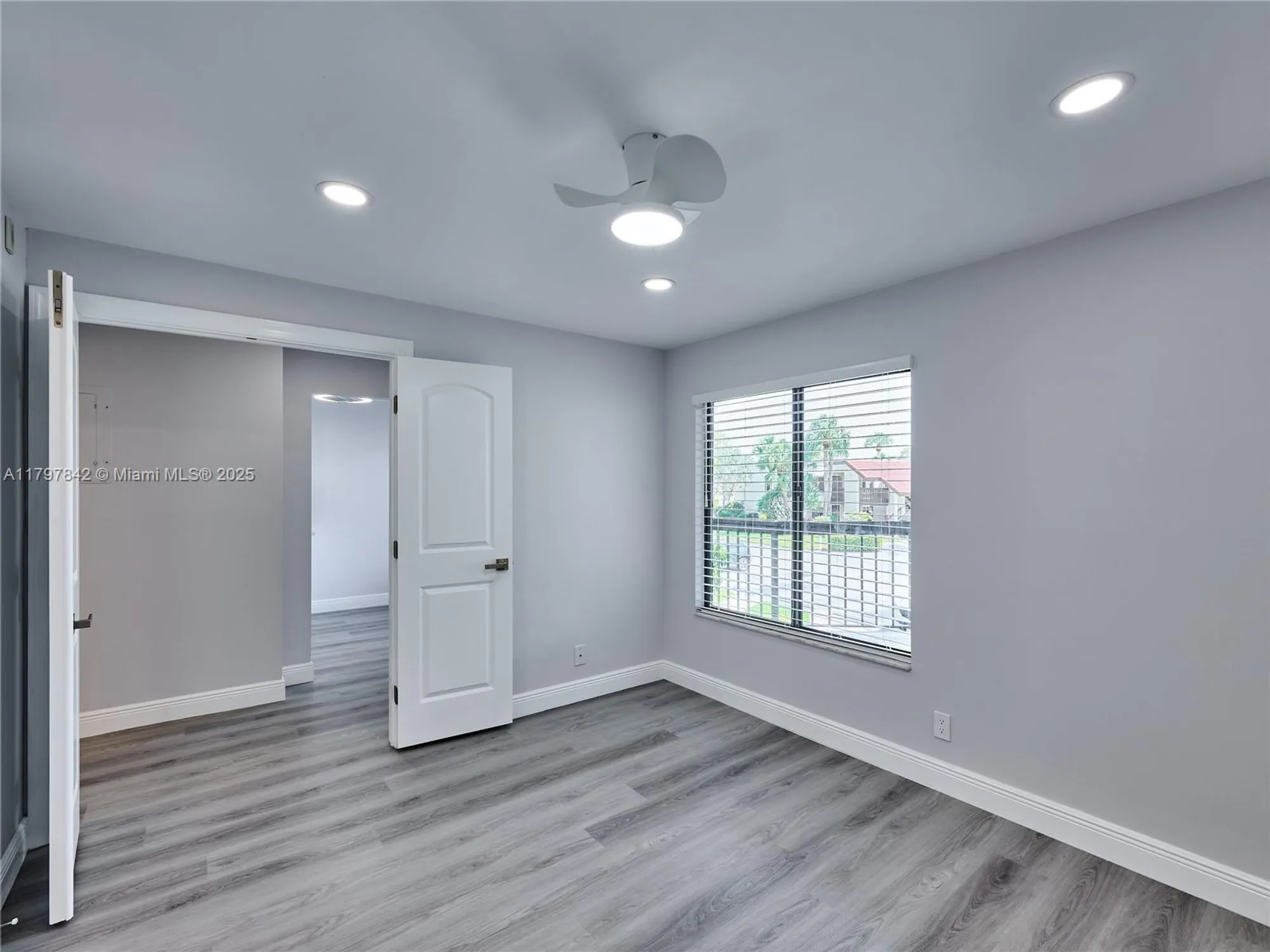 Property Slideshow image 20 of 76 | 5380 cedar lake dr 204, Boynton Beach, FL, 33437
