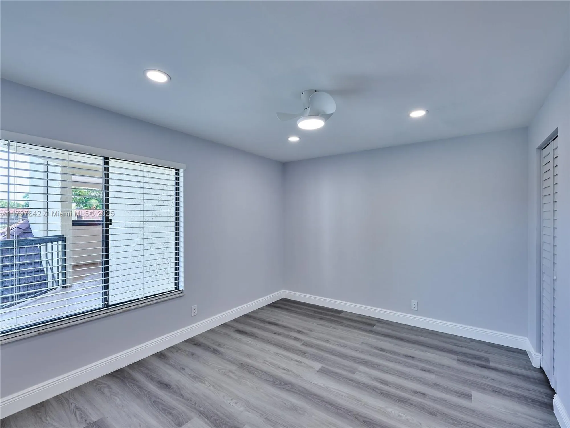 Property Slideshow image 21 of 76 | 5380 cedar lake dr 204, Boynton Beach, FL, 33437