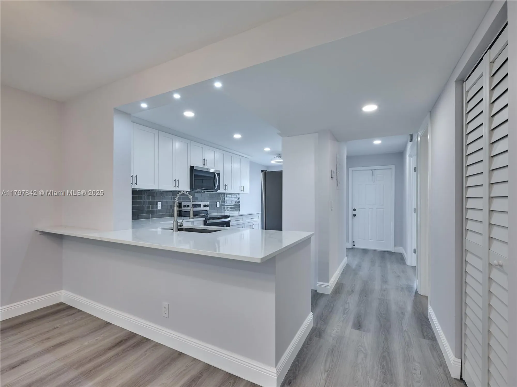 Property Slideshow image 34 of 76 | 5380 cedar lake dr 204, Boynton Beach, FL, 33437