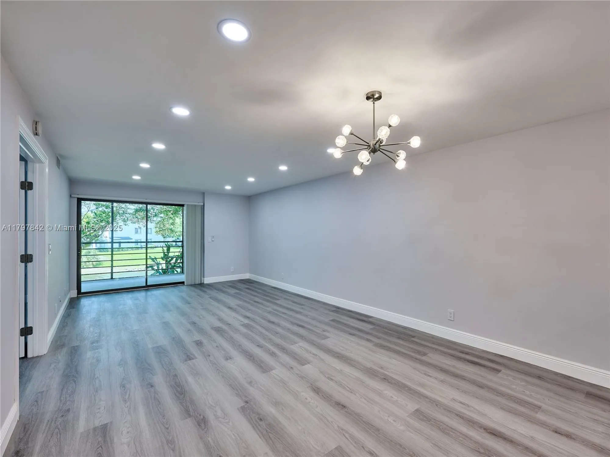 Property Slideshow image 36 of 76 | 5380 cedar lake dr 204, Boynton Beach, FL, 33437