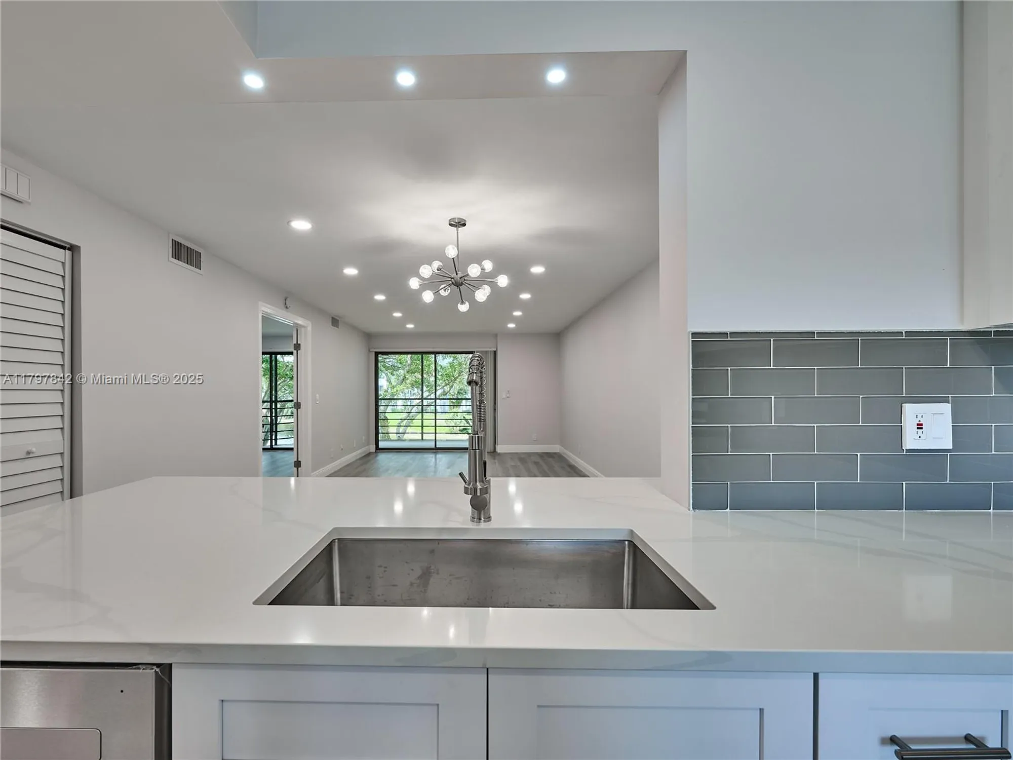 Property Slideshow image 32 of 76 | 5380 cedar lake dr 204, Boynton Beach, FL, 33437