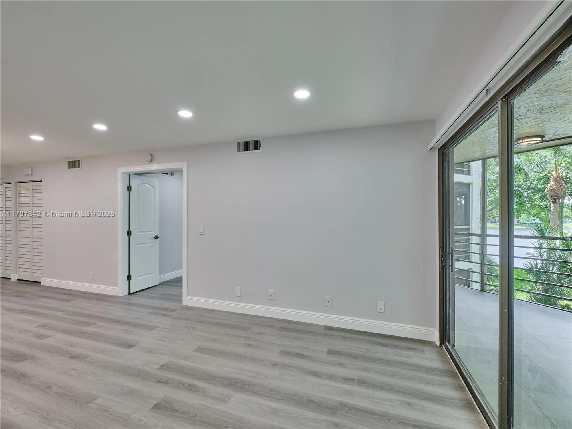 Property Slideshow image 48 of 76 | 5380 cedar lake dr 204, Boynton Beach, FL, 33437