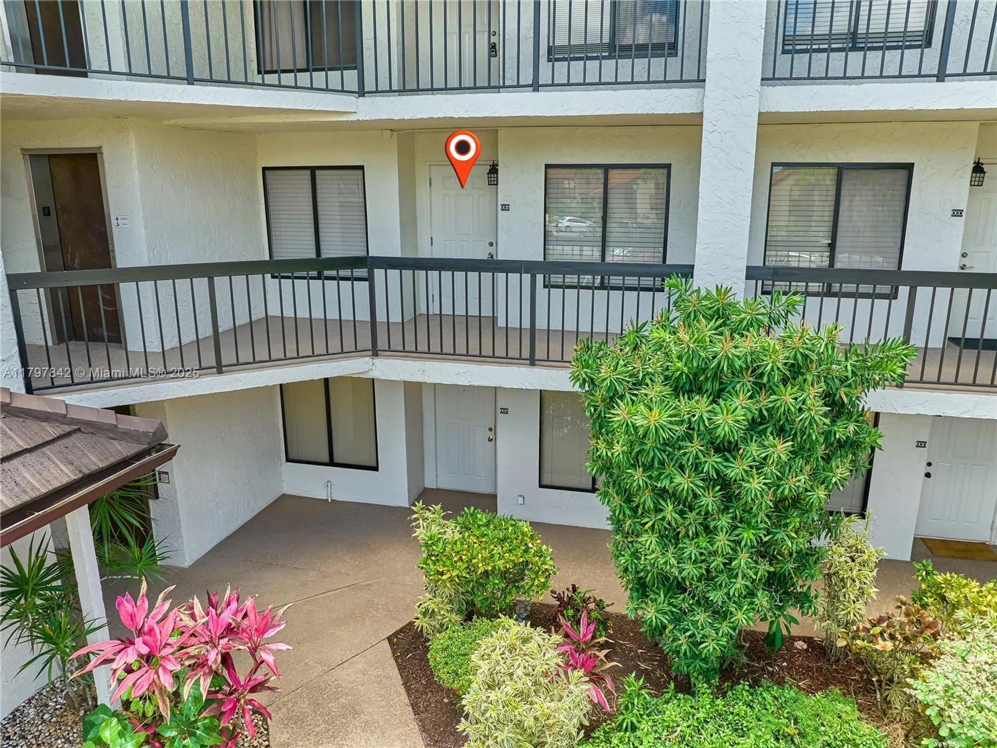 Property Slideshow image 4 of 76 | 5380 cedar lake dr 204, Boynton Beach, FL, 33437