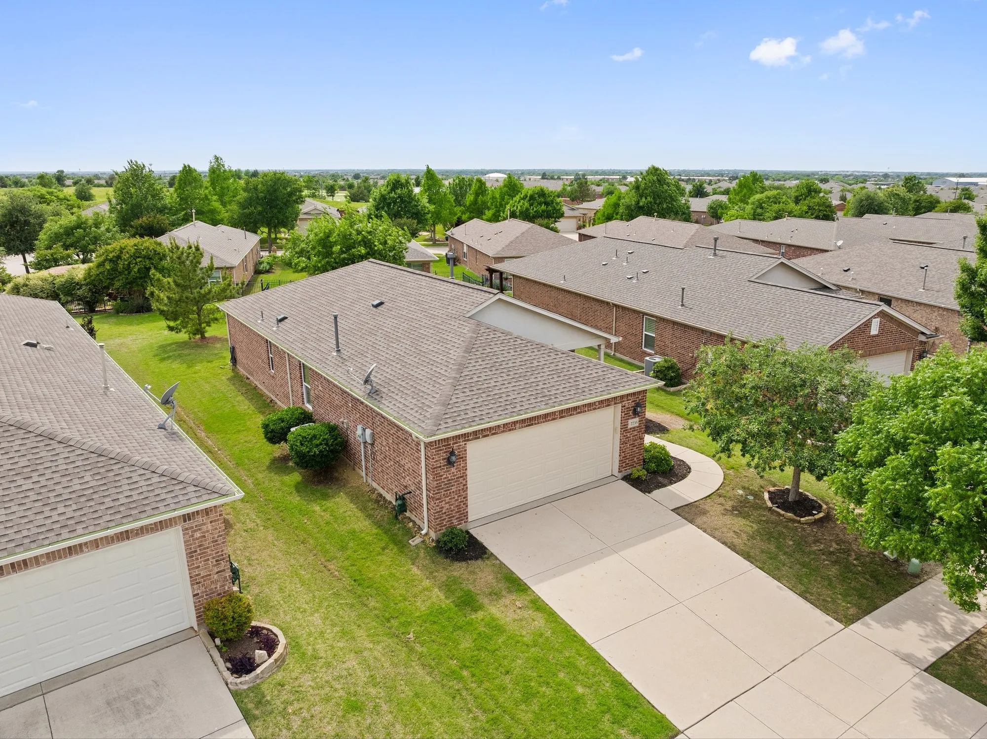 Property Slideshow image 26 of 40 | 7735 whirlwind dr, Frisco, TX, 75036