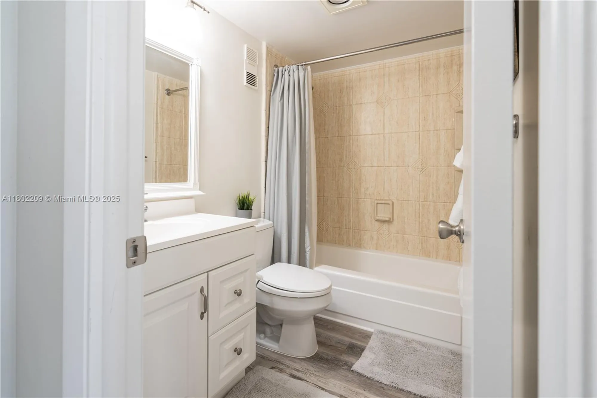 Property Slideshow image 18 of 26 | 900 saint charles pl apt 621, Pembroke Pines, FL, 33026