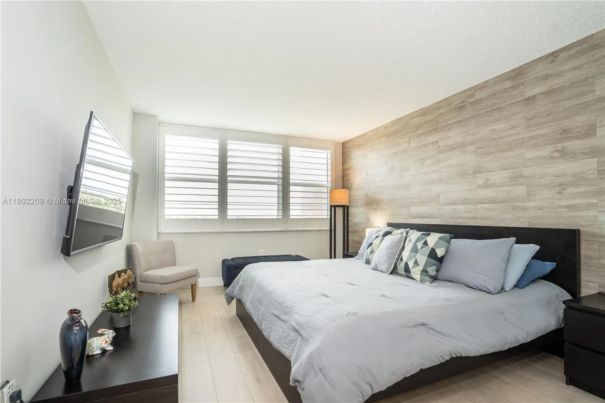 Property Slideshow image 11 of 26 | 900 saint charles pl apt 621, Pembroke Pines, FL, 33026