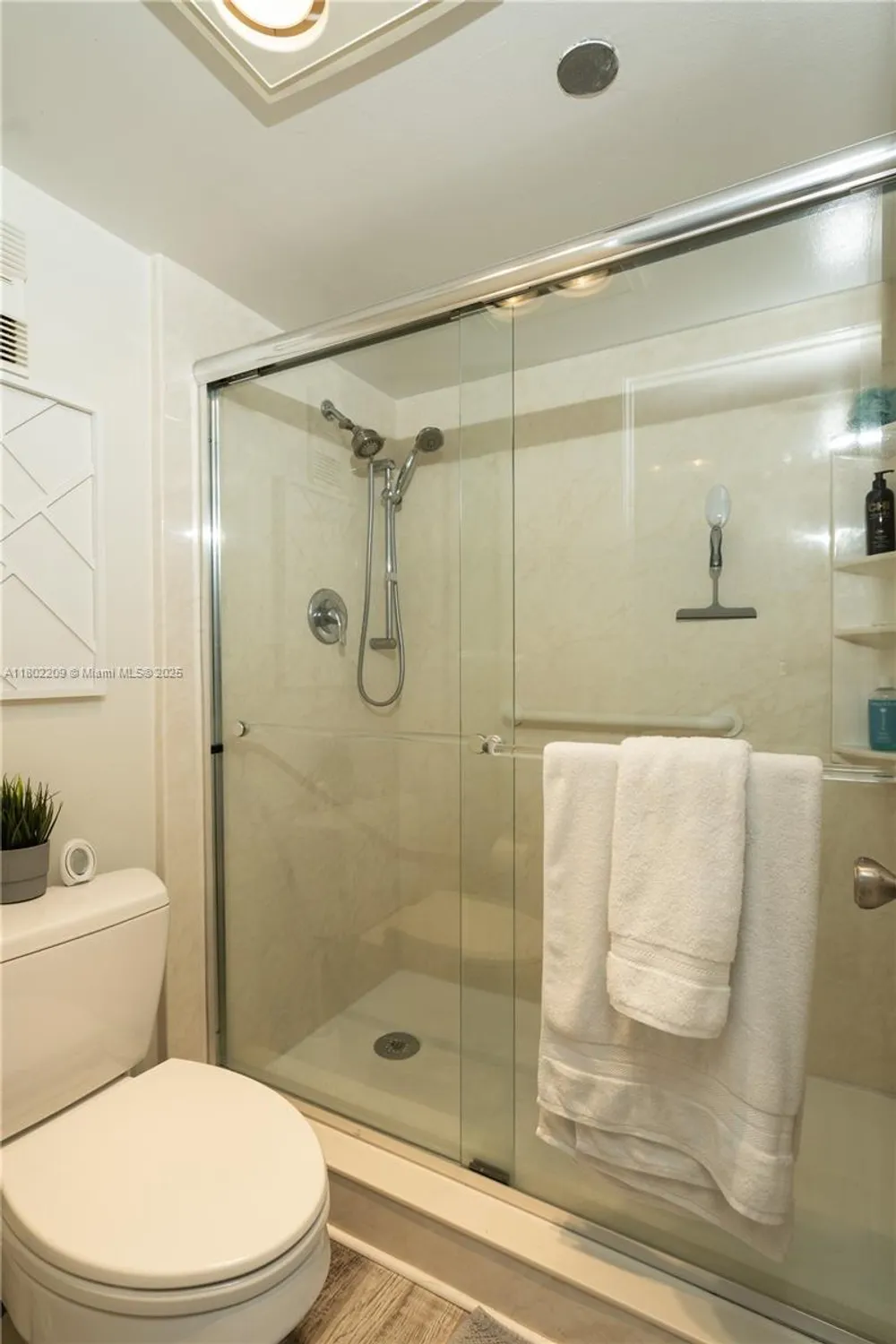 Property Slideshow image 13 of 26 | 900 saint charles pl apt 621, Pembroke Pines, FL, 33026